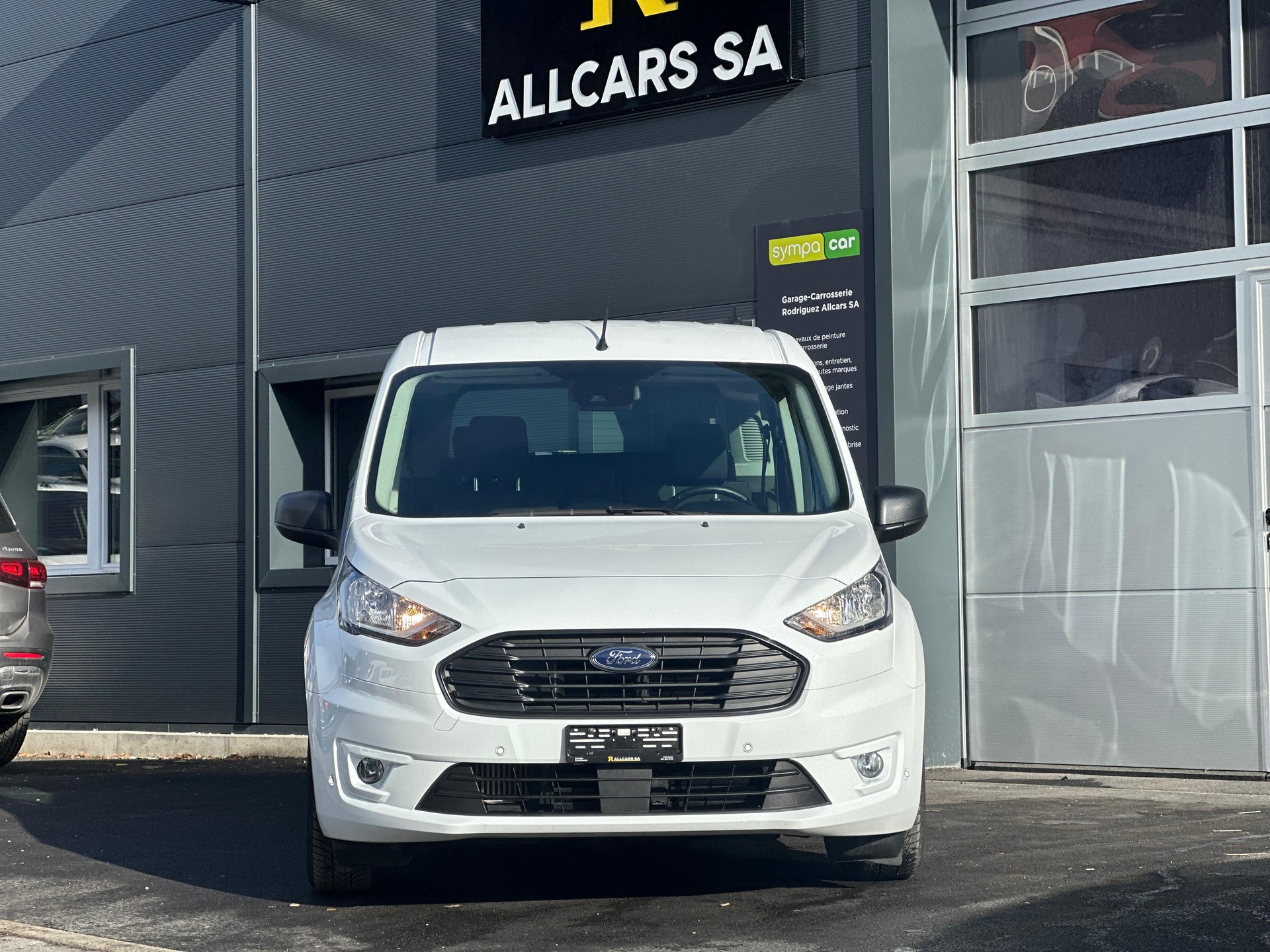 FORD Tourneo Connect 1.5 EcoBlue Trend-image-1
