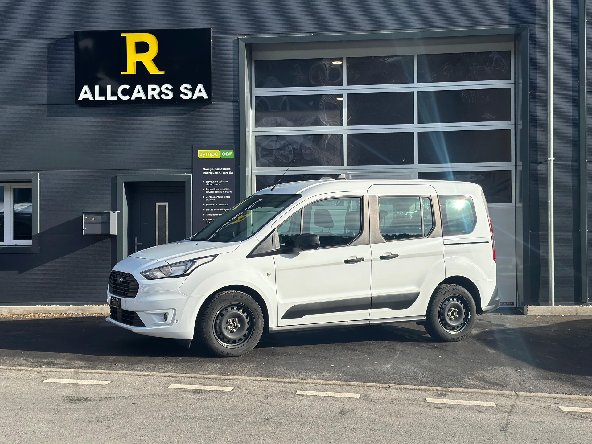 FORD Tourneo Connect 1.5 EcoBlue Trend-image-2