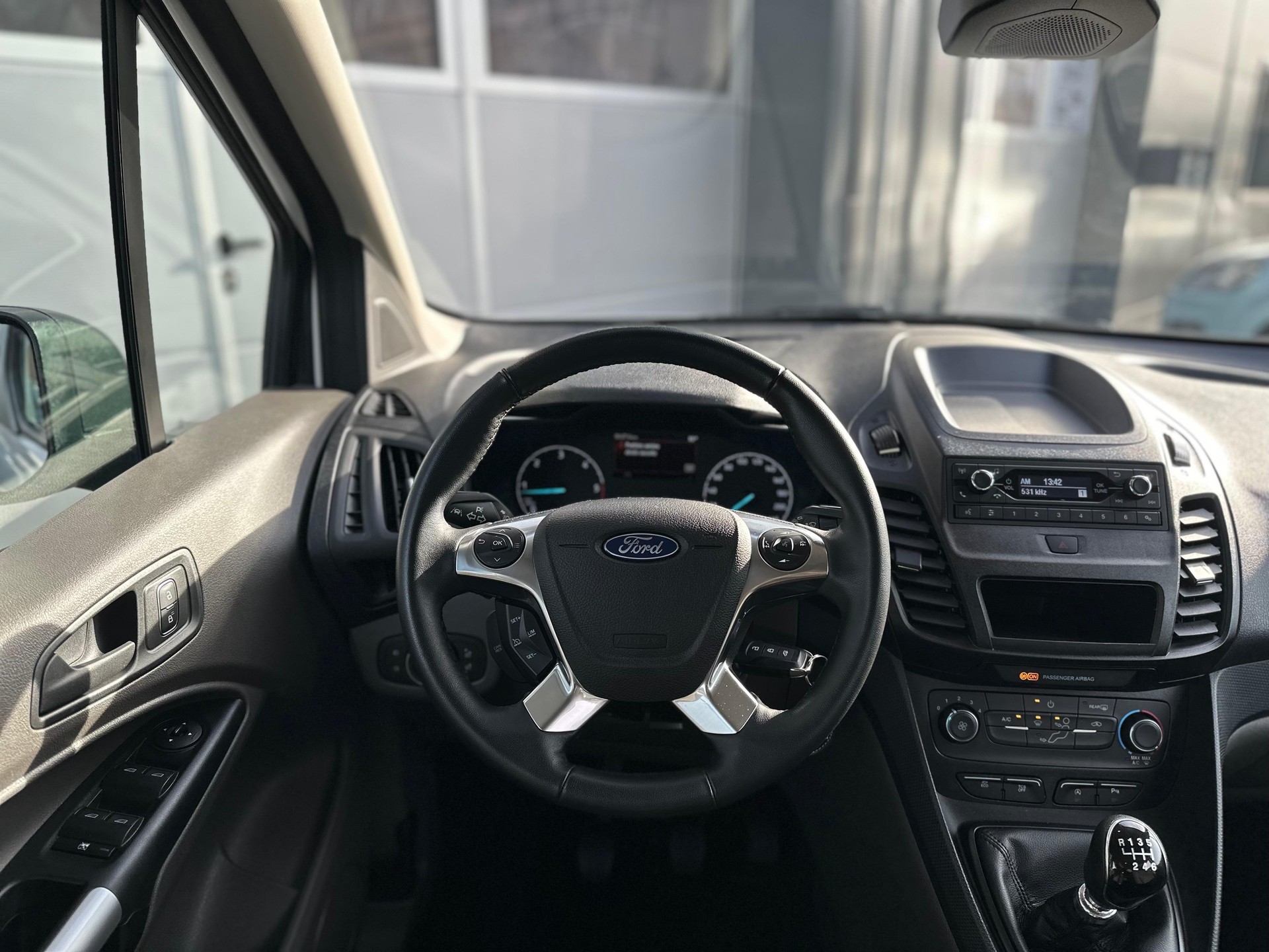 FORD Tourneo Connect 1.5 EcoBlue Trend-image-9