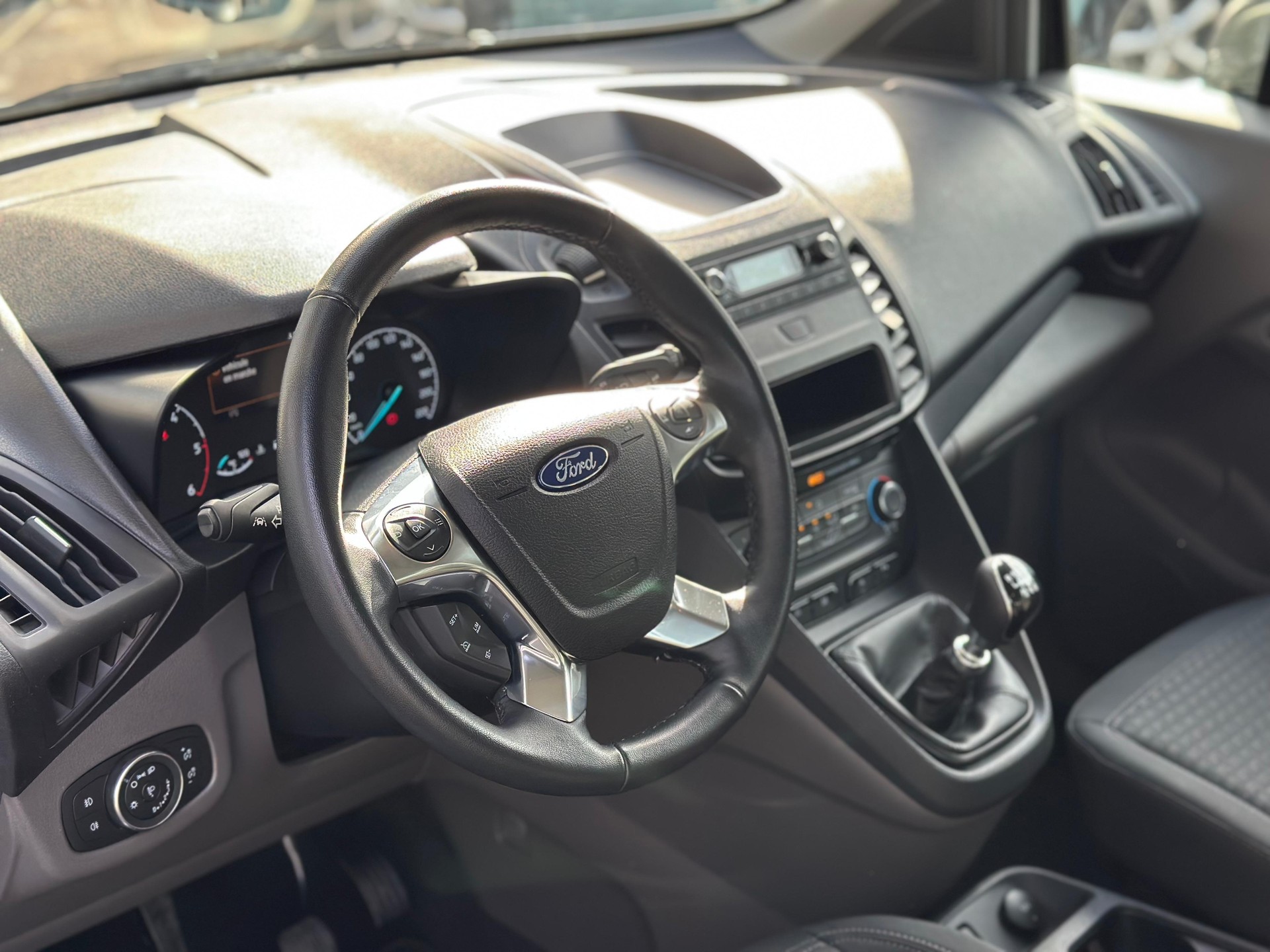 FORD Tourneo Connect 1.5 EcoBlue Trend-image-8