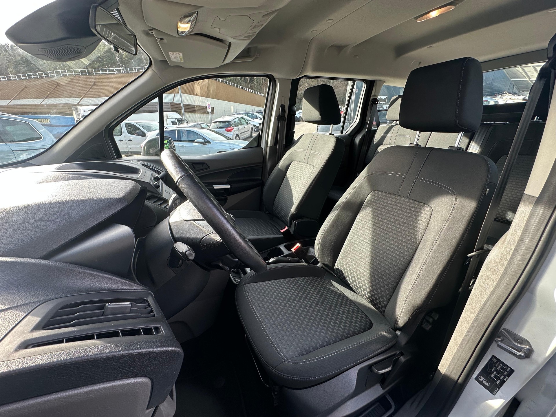 FORD Tourneo Connect 1.5 EcoBlue Trend-image-7