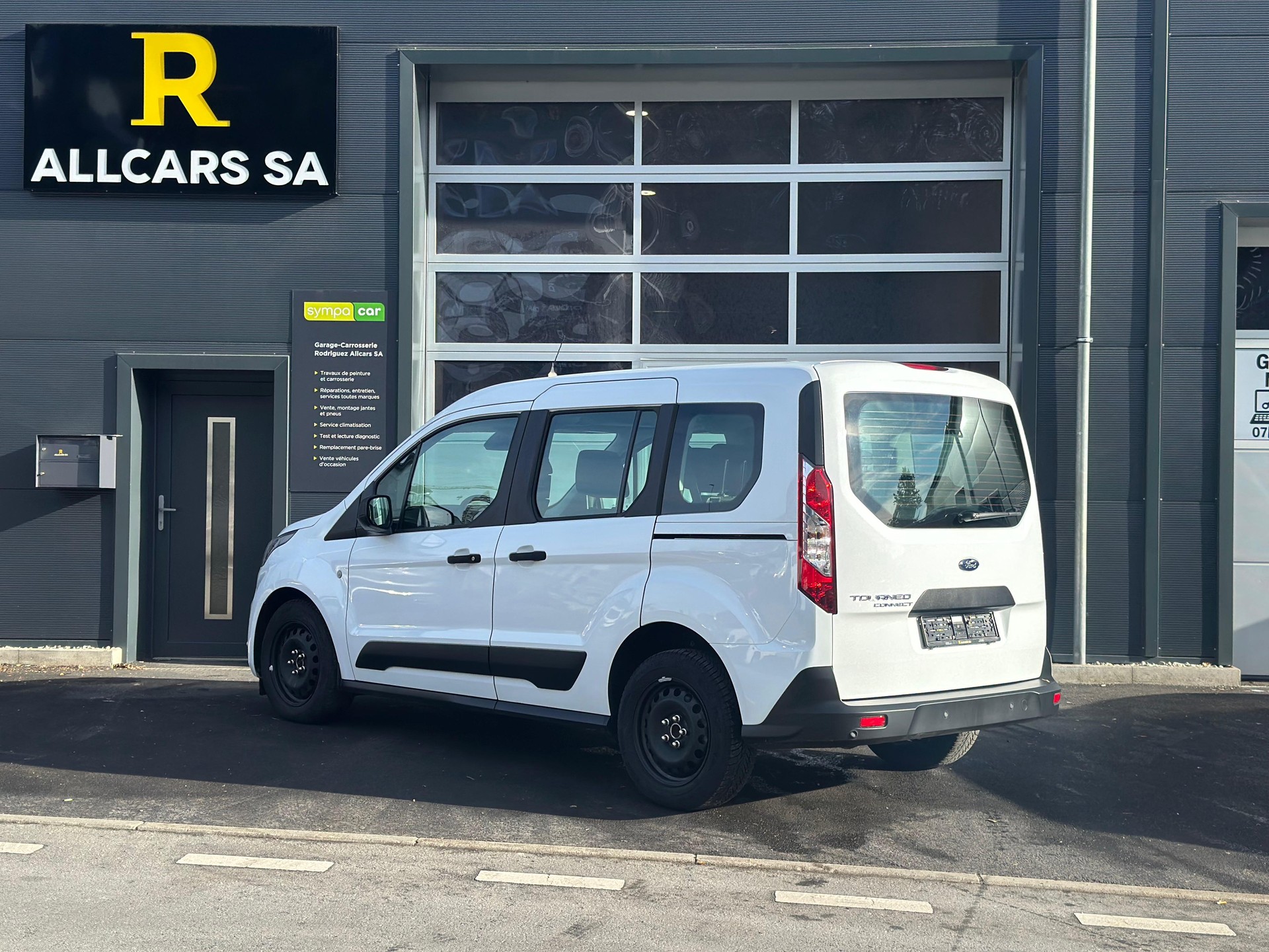 FORD Tourneo Connect 1.5 EcoBlue Trend-image-4