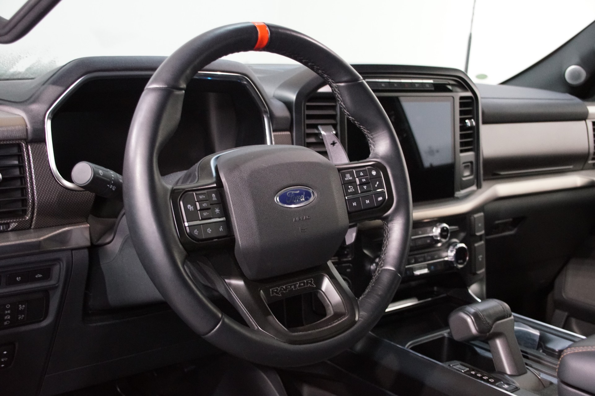 FORD F-Pickup Raptor Super Crew-image-17