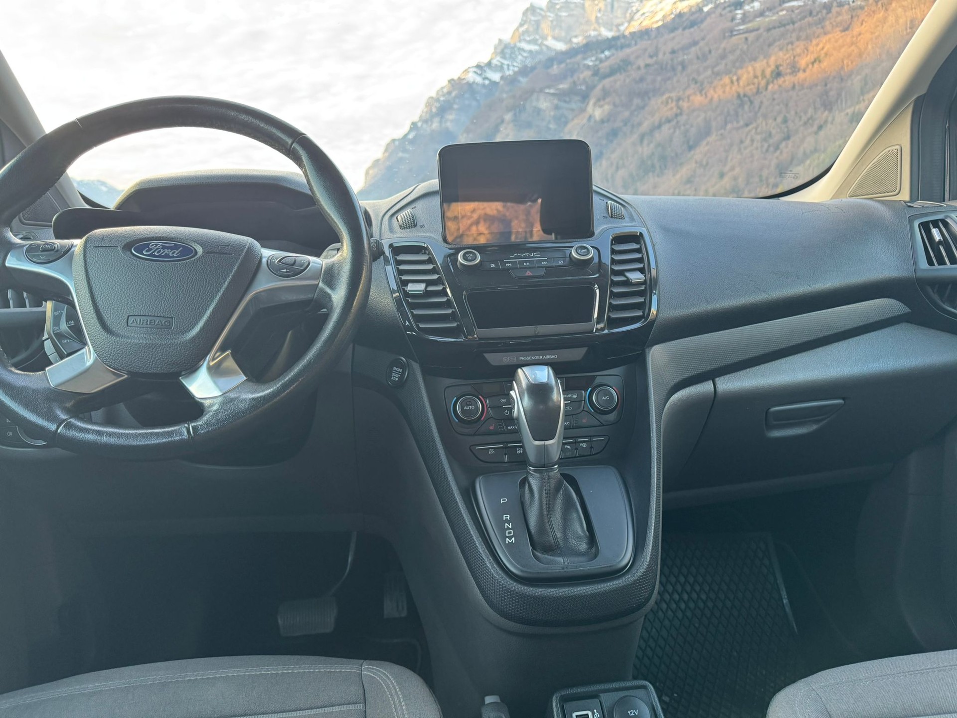 FORD Tourneo Connect 1.5 EcoBlue Titanium Automat-image-15