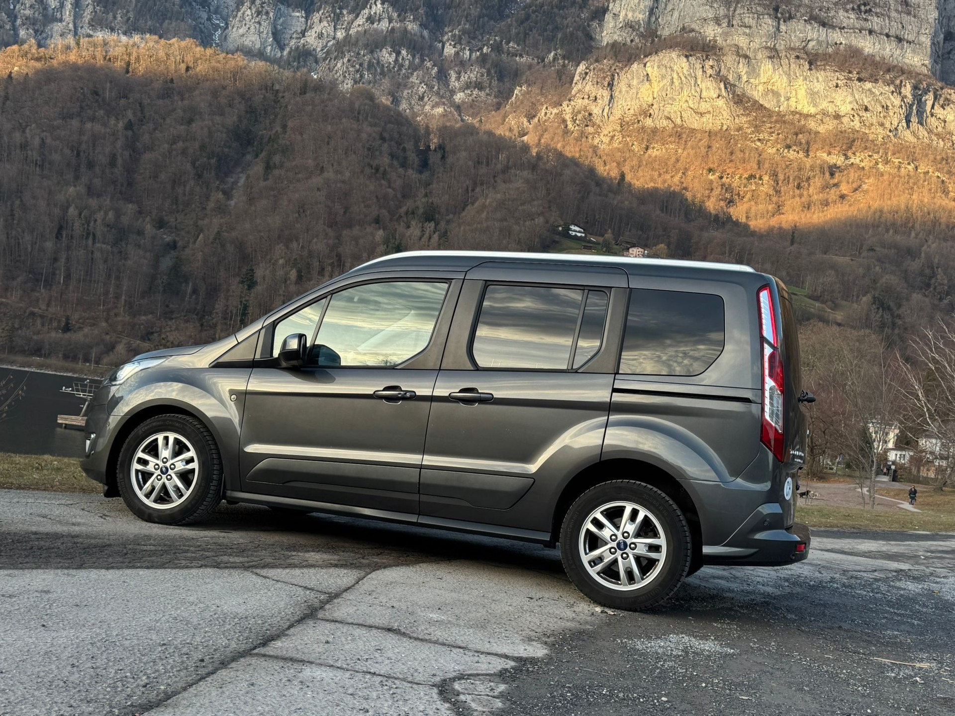 FORD Tourneo Connect 1.5 EcoBlue Titanium Automat-image-3