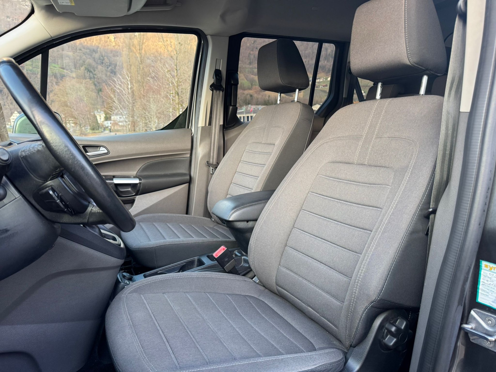 FORD Tourneo Connect 1.5 EcoBlue Titanium Automat-image-12