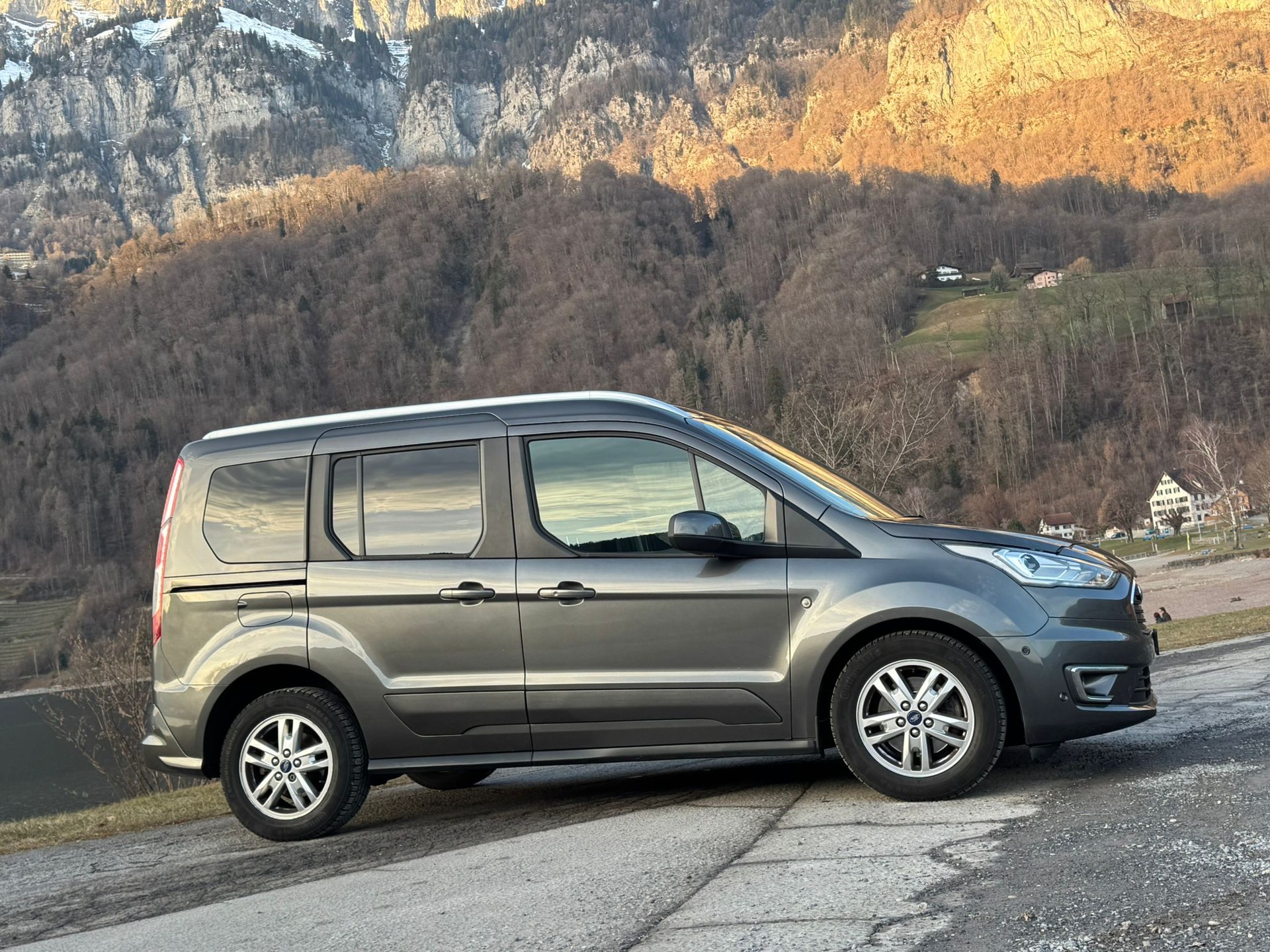 FORD Tourneo Connect 1.5 EcoBlue Titanium Automat-image-4