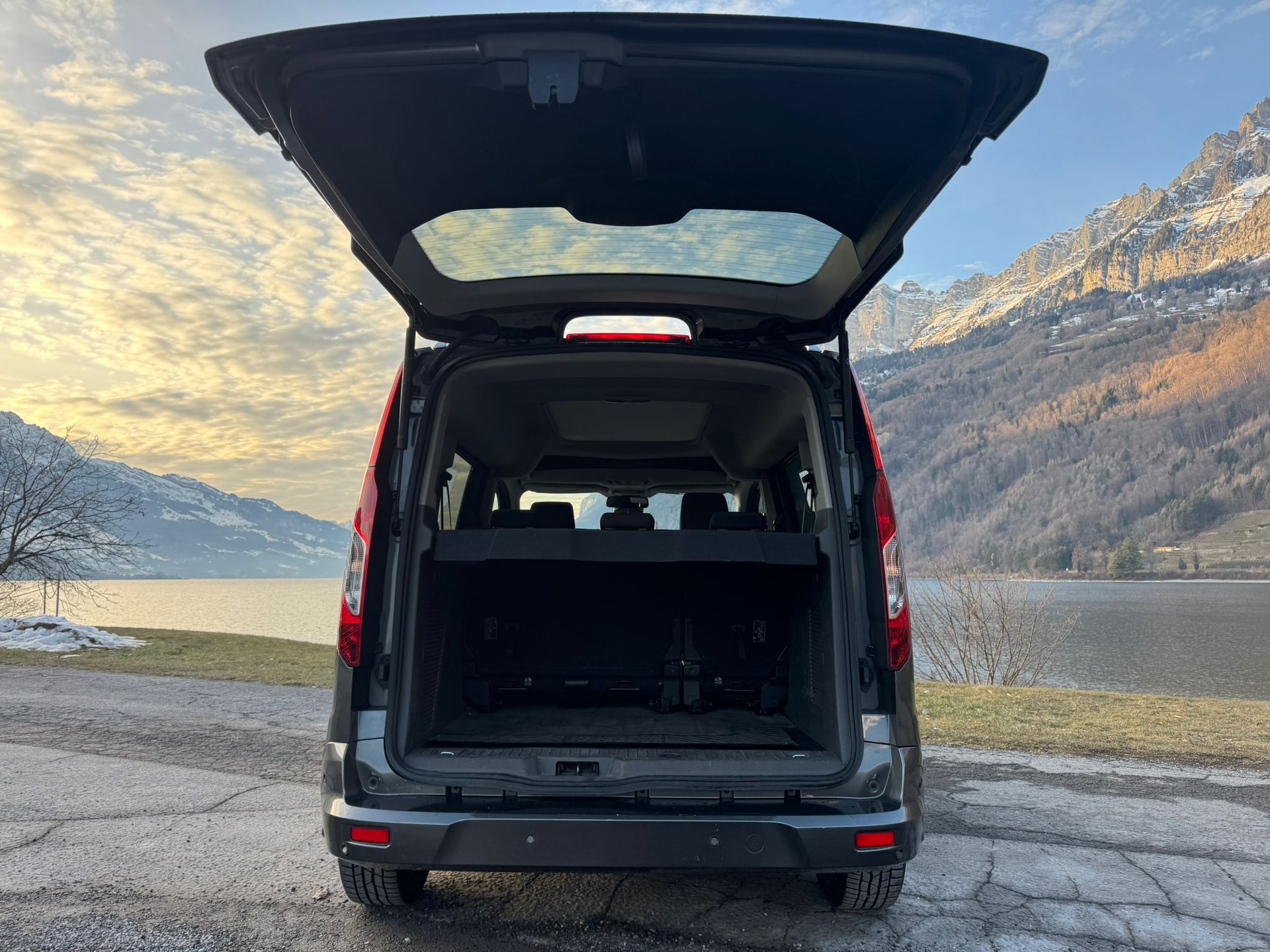 FORD Tourneo Connect 1.5 EcoBlue Titanium Automat-image-8