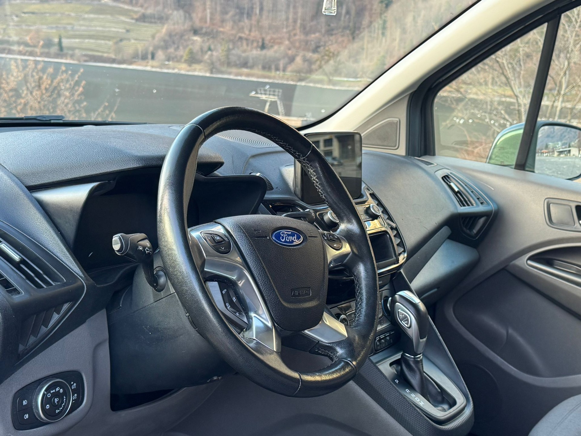 FORD Tourneo Connect 1.5 EcoBlue Titanium Automat-image-13