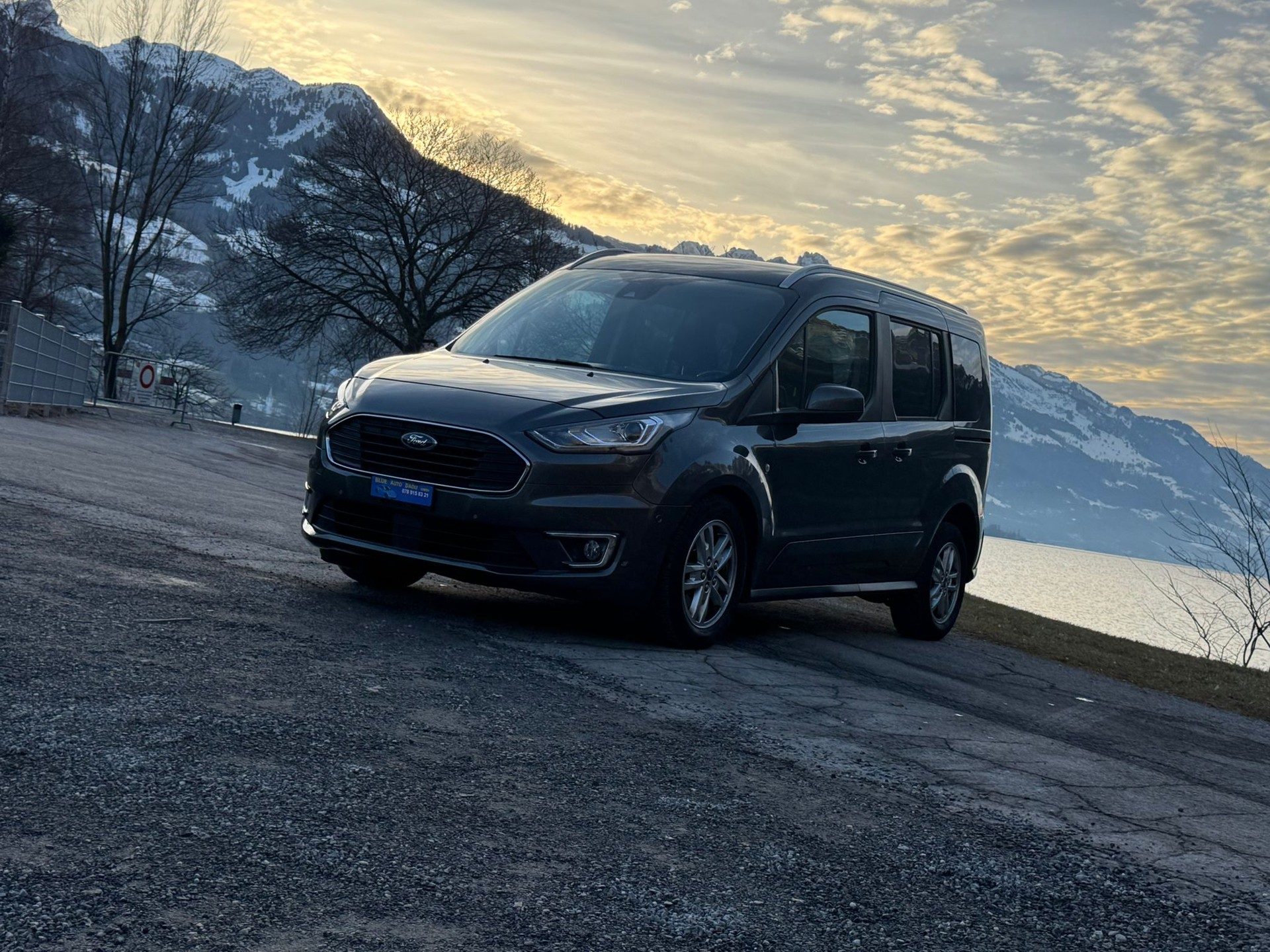 FORD Tourneo Connect 1.5 EcoBlue Titanium Automat-image-1
