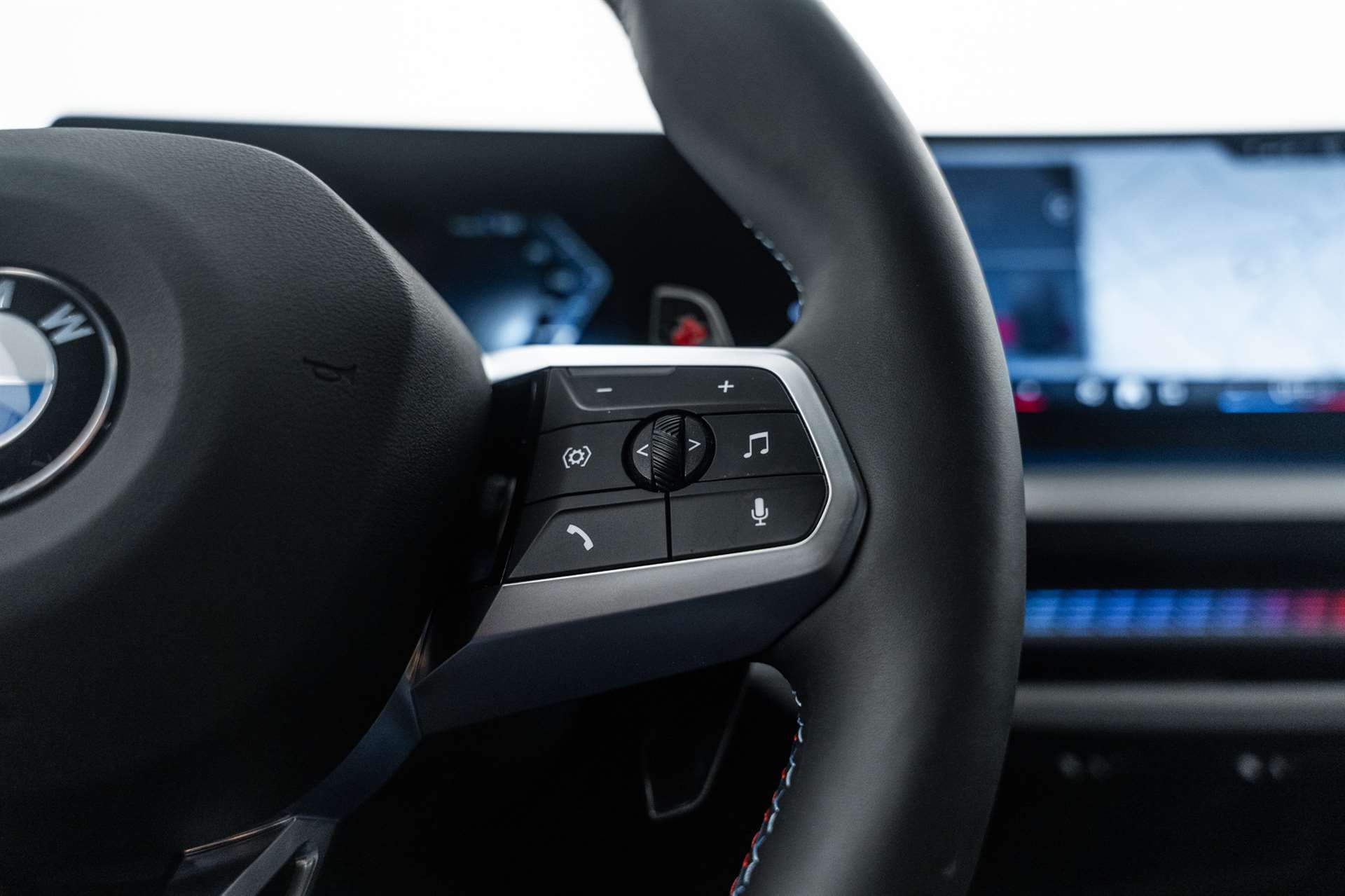 BMW M135 xDrive NEW 300PS CH-Auto-image-21