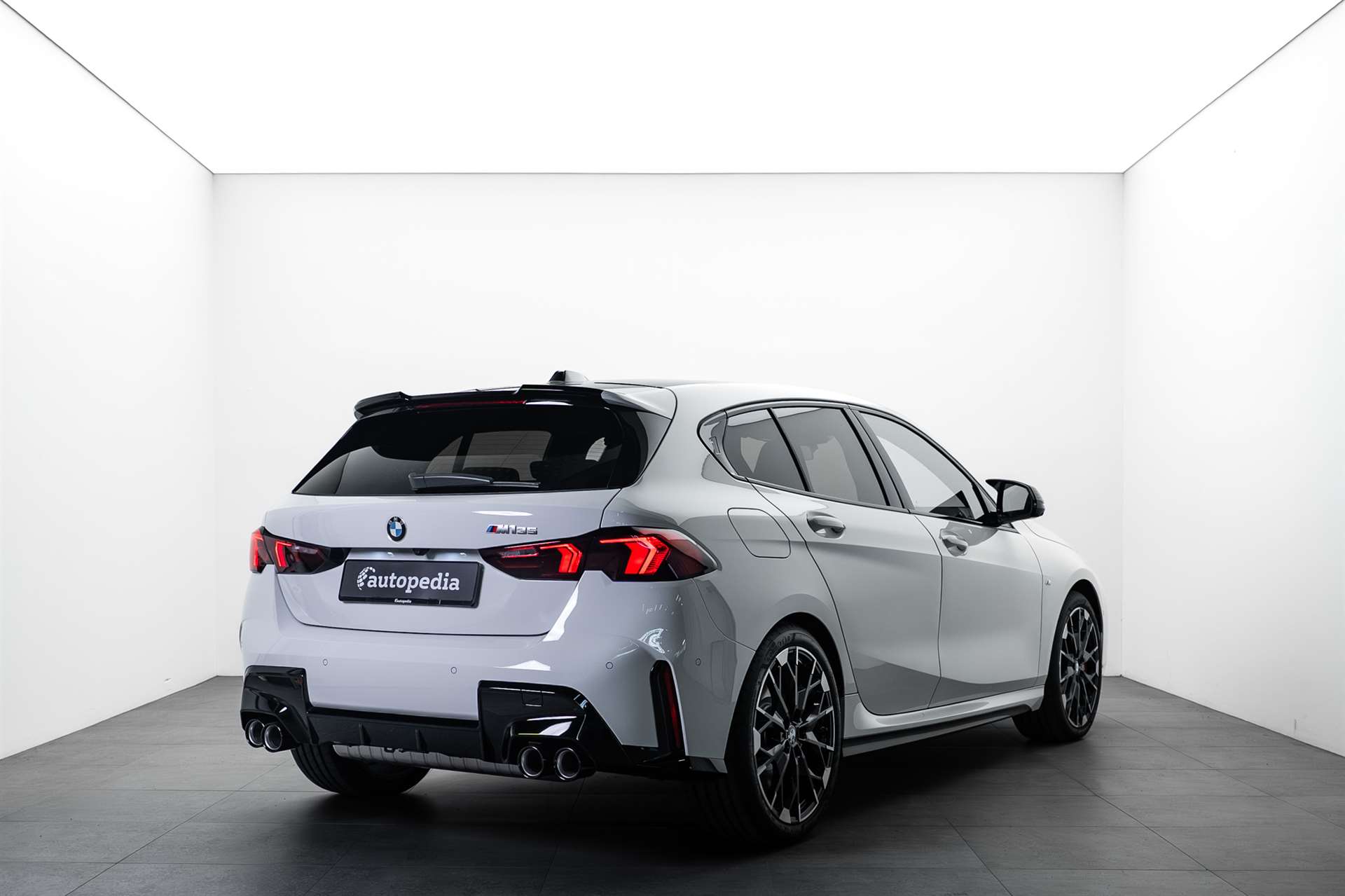 BMW M135 xDrive NEW 300PS CH-Auto-image-2