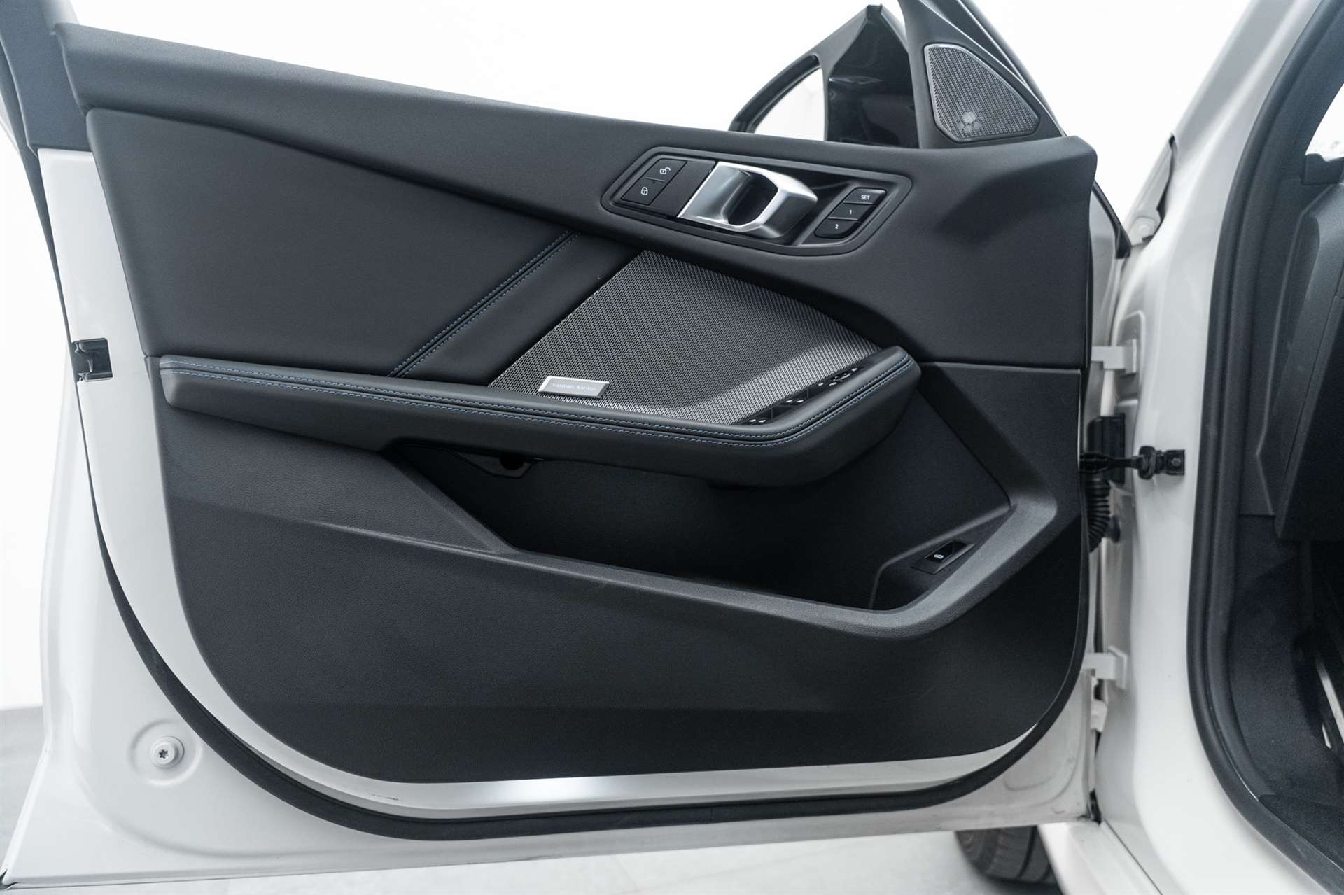 BMW M135 xDrive NEW 300PS CH-Auto-image-6