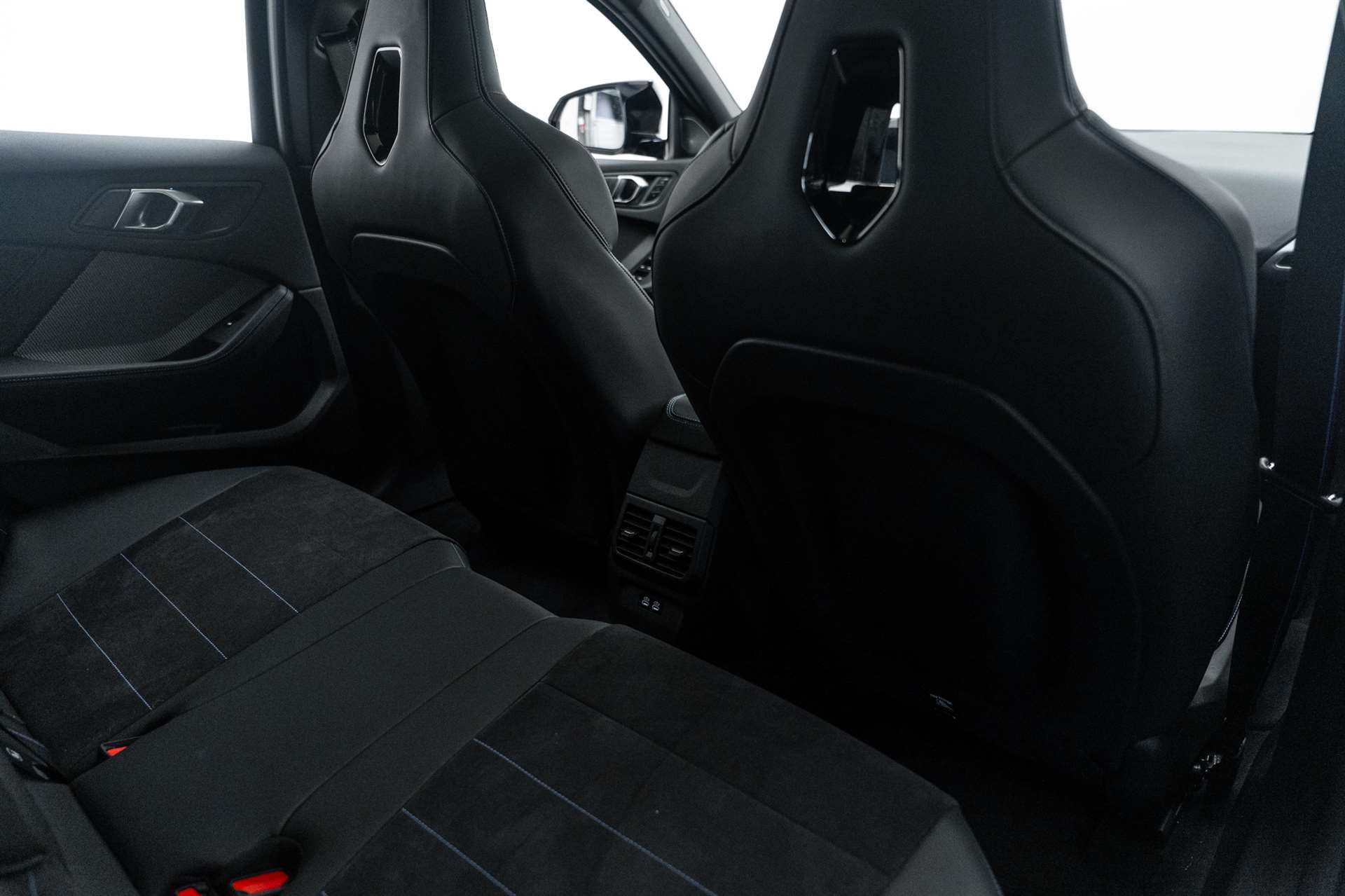 BMW M135 xDrive NEW 300PS CH-Auto-image-15