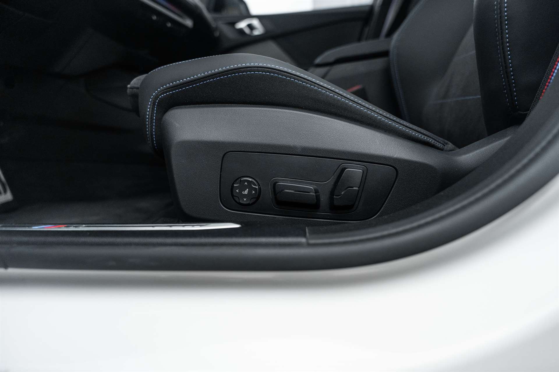 BMW M135 xDrive NEW 300PS CH-Auto-image-18
