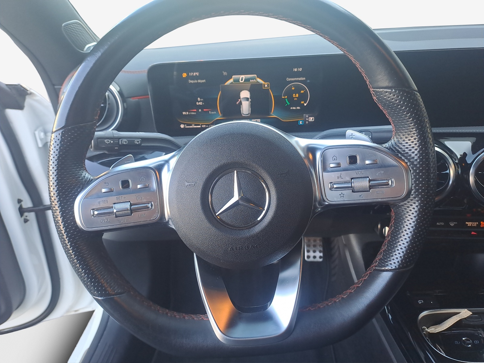 MERCEDES-BENZ CLA Shooting Brake 35 AMG 4Matic 7G-DCT-image-9