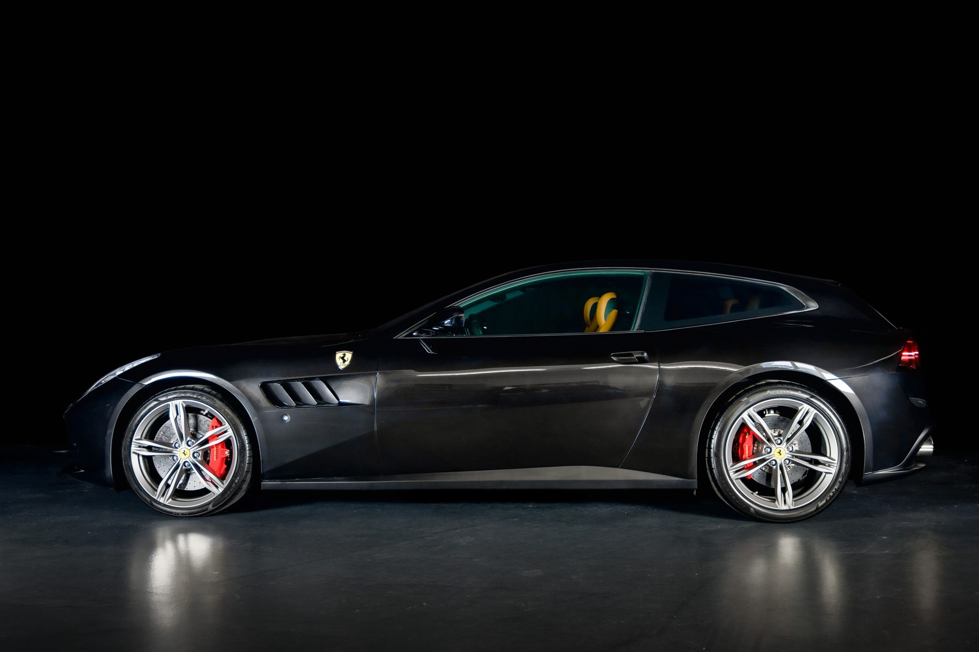 FERRARI GTC 4 Lusso-showroom-element-2