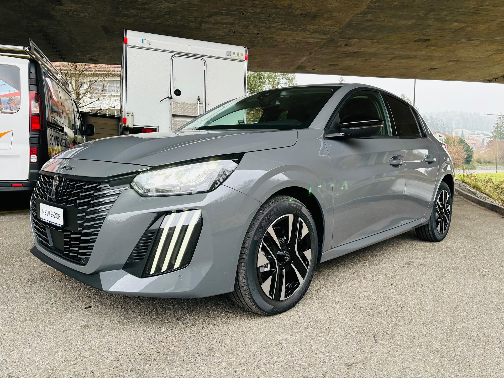 PEUGEOT 208 1.2 Hybrid Allure Premium