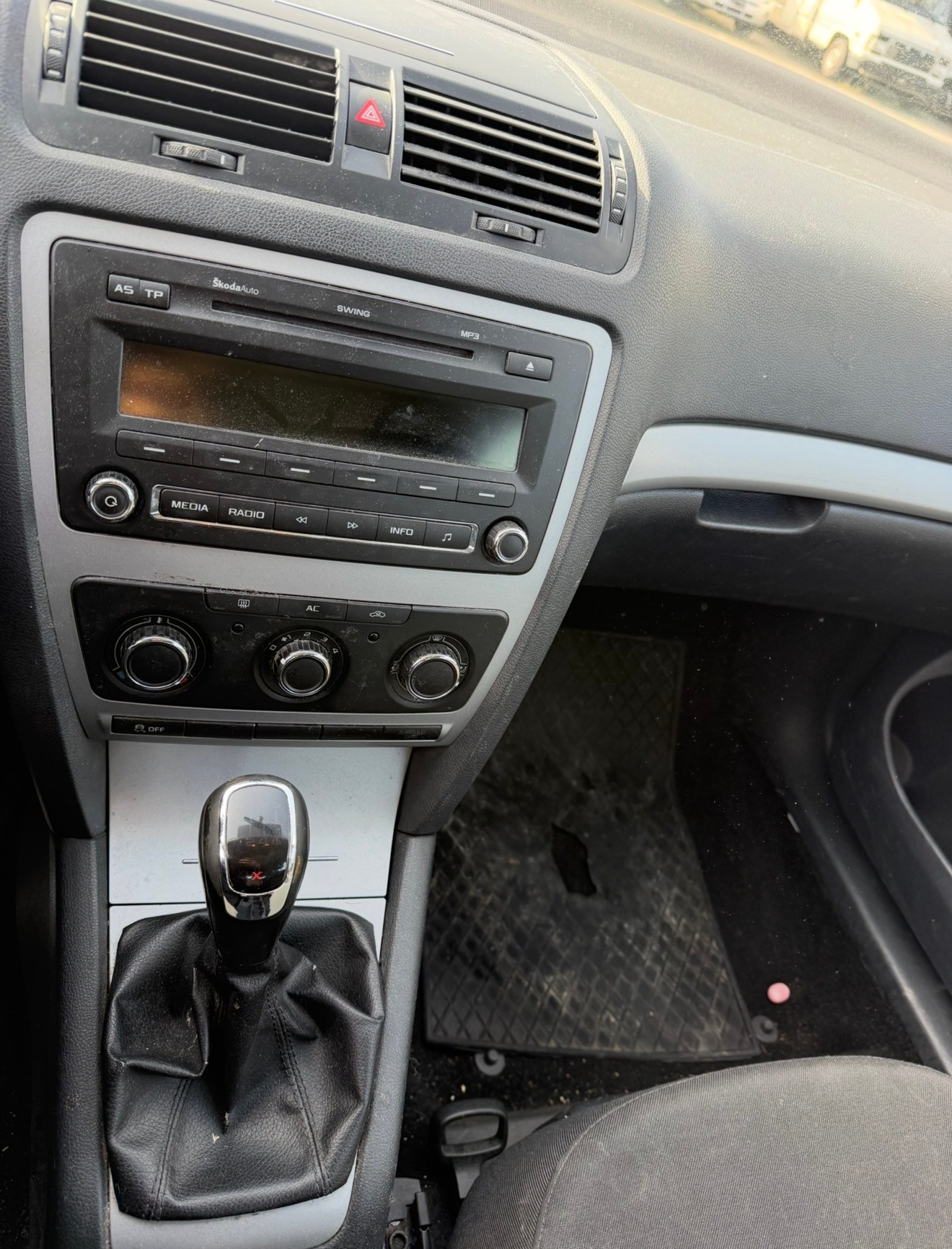 SKODA Octavia Combi 1.8 TSI Elegance 4x4-image-6