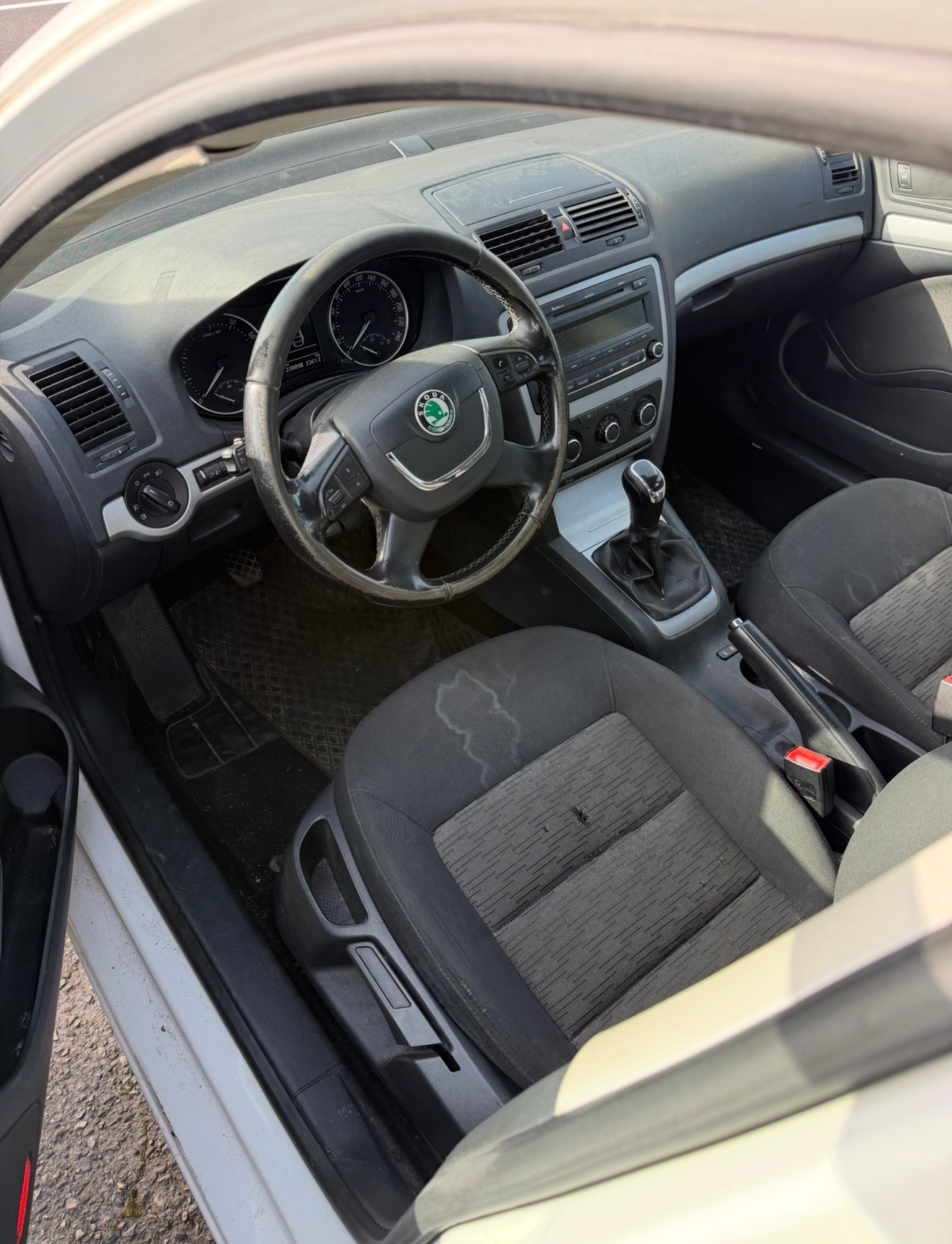SKODA Octavia Combi 1.8 TSI Elegance 4x4-image-5