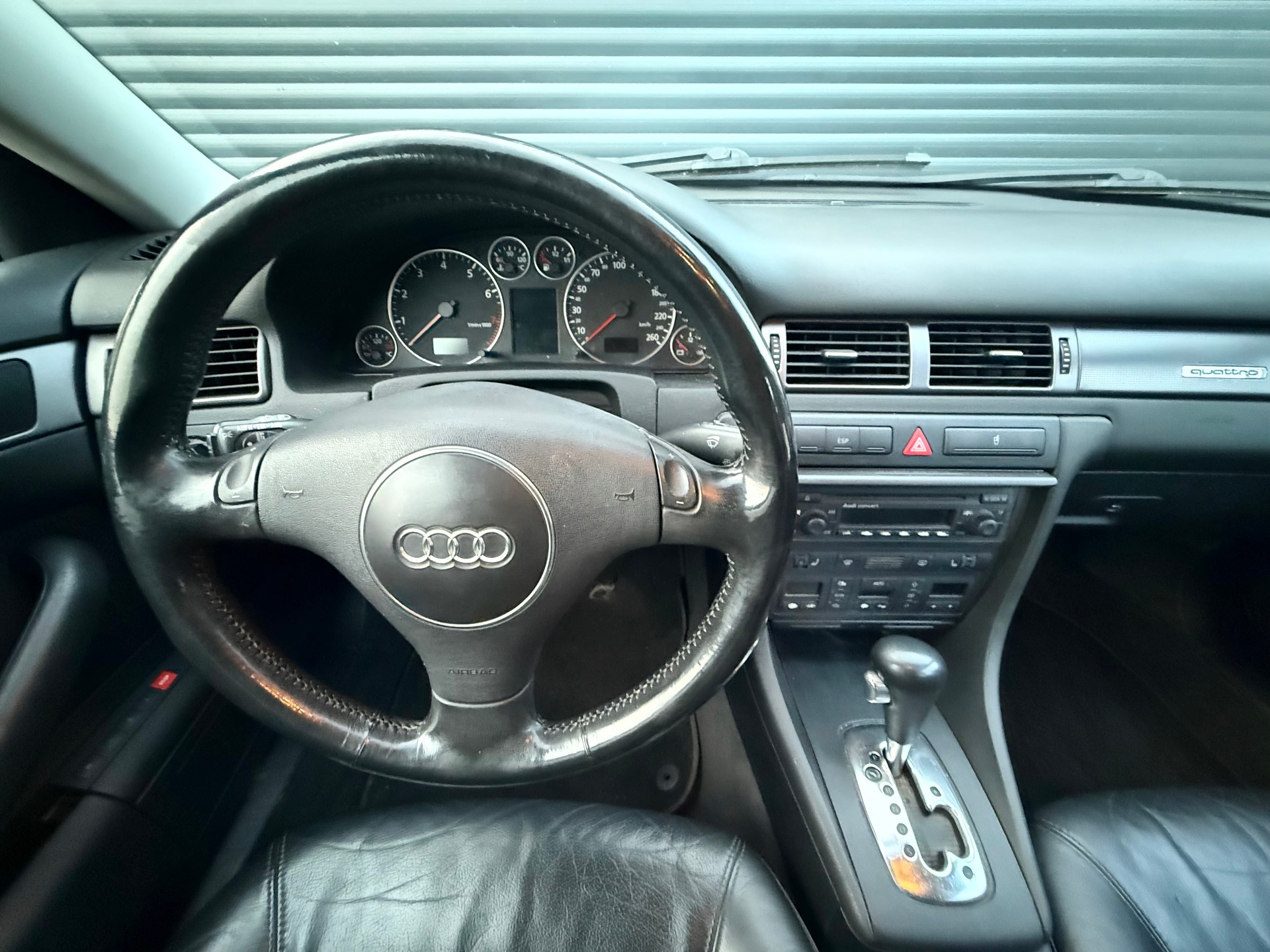 AUDI A6 Avant 3.0 quattro-image-10