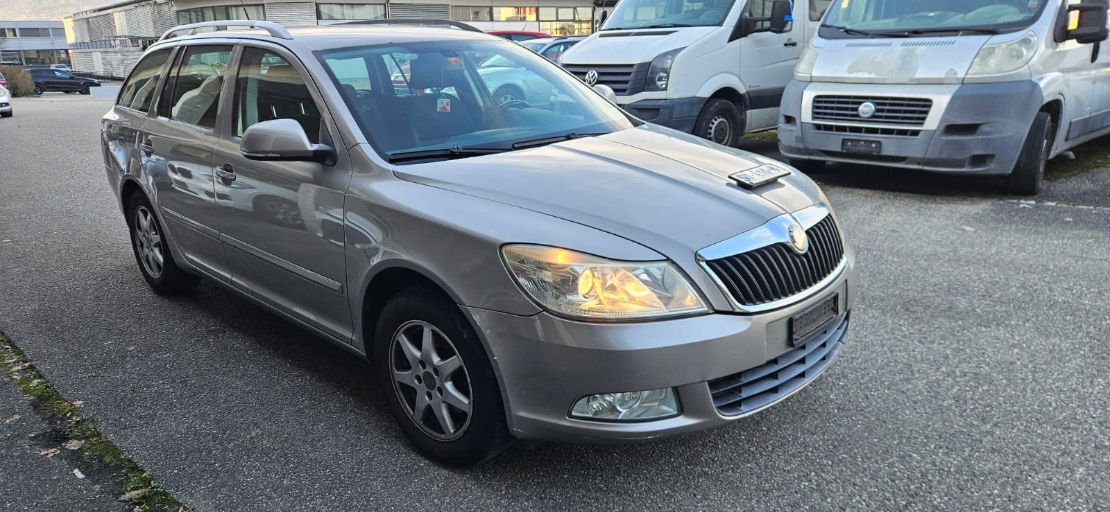 SKODA Octavia Combi 1.6 TDI Elegance DSG-image-4