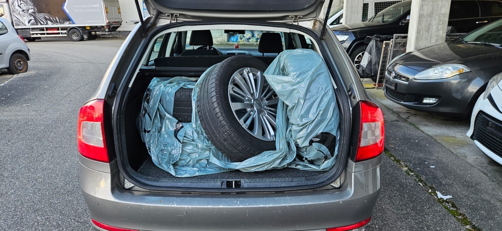 SKODA Octavia Combi 1.6 TDI Elegance DSG-image-5
