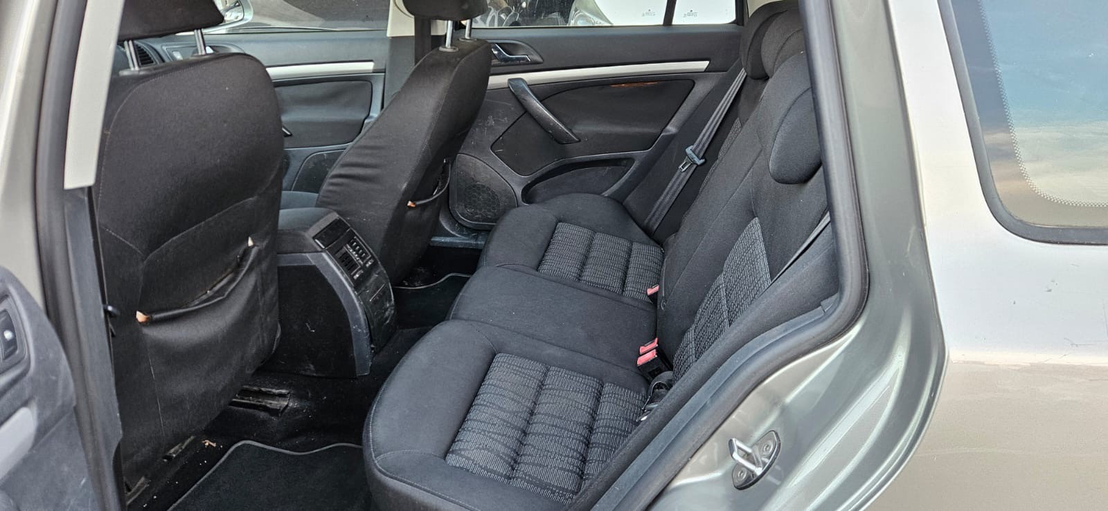 SKODA Octavia Combi 1.6 TDI Elegance DSG-image-7