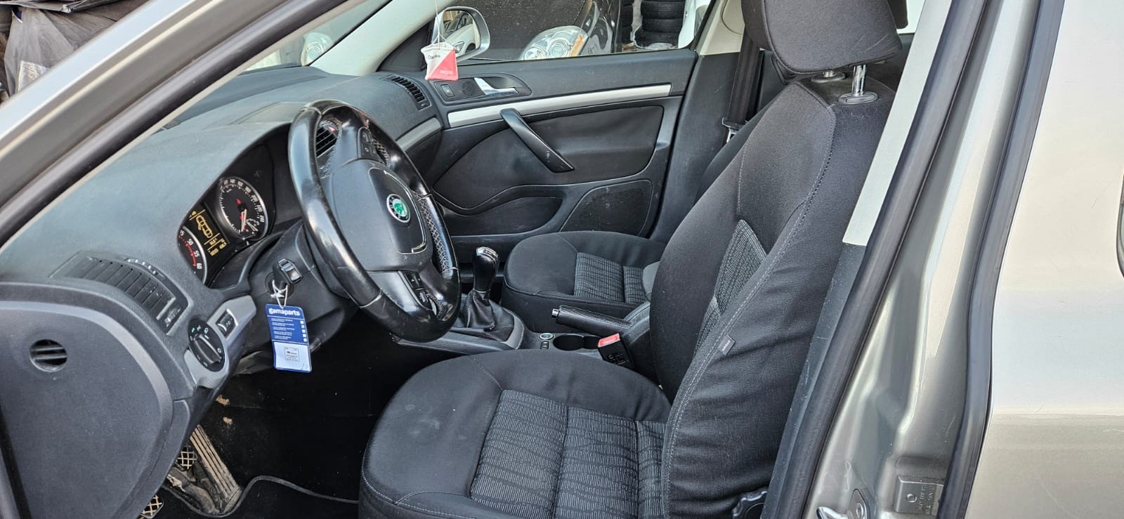 SKODA Octavia Combi 1.6 TDI Elegance DSG-image-1