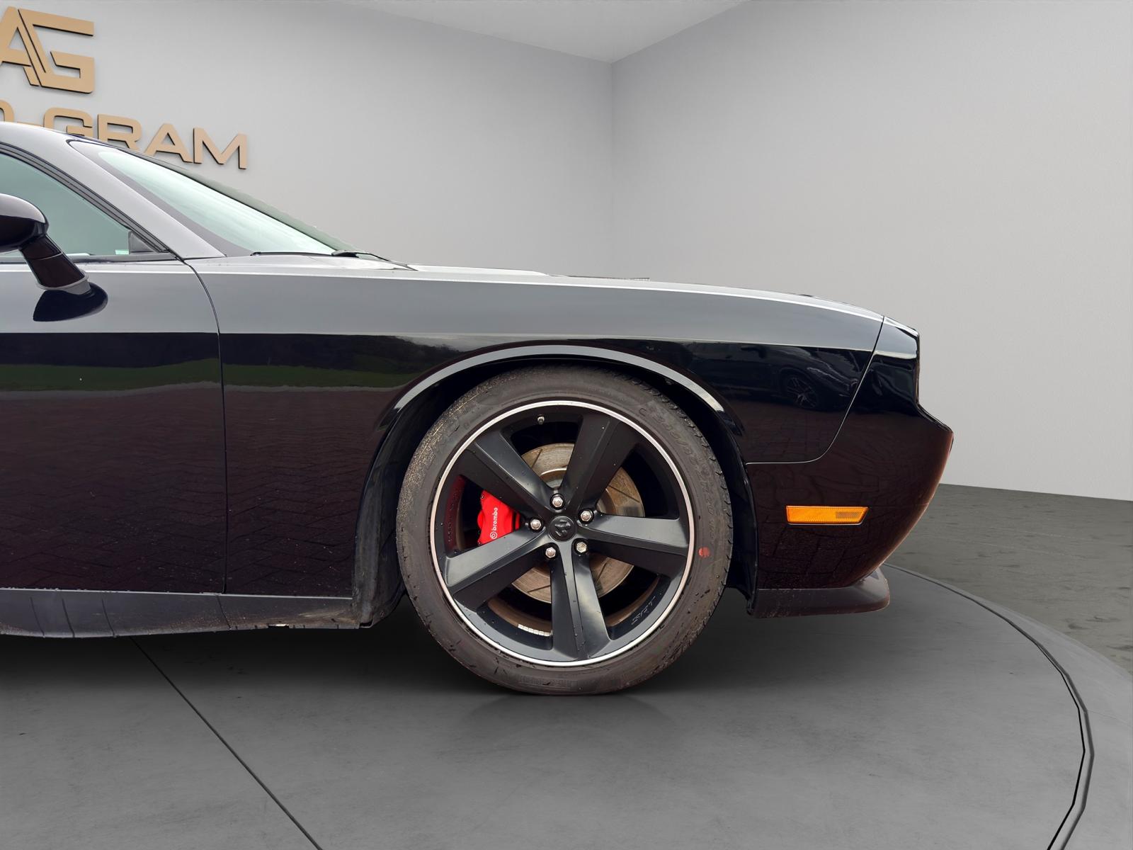 DODGE SRT8-image-10