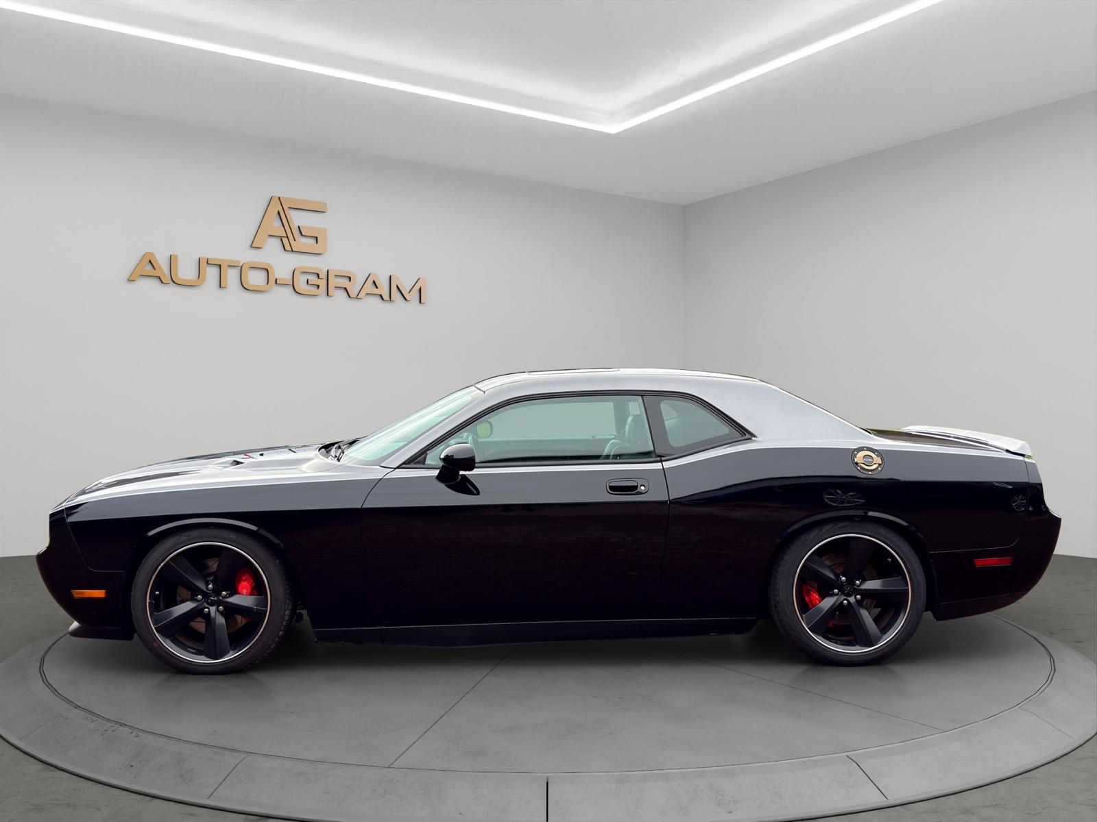DODGE SRT8-image-1