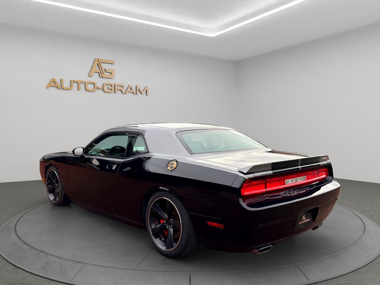 DODGE SRT8-image-2