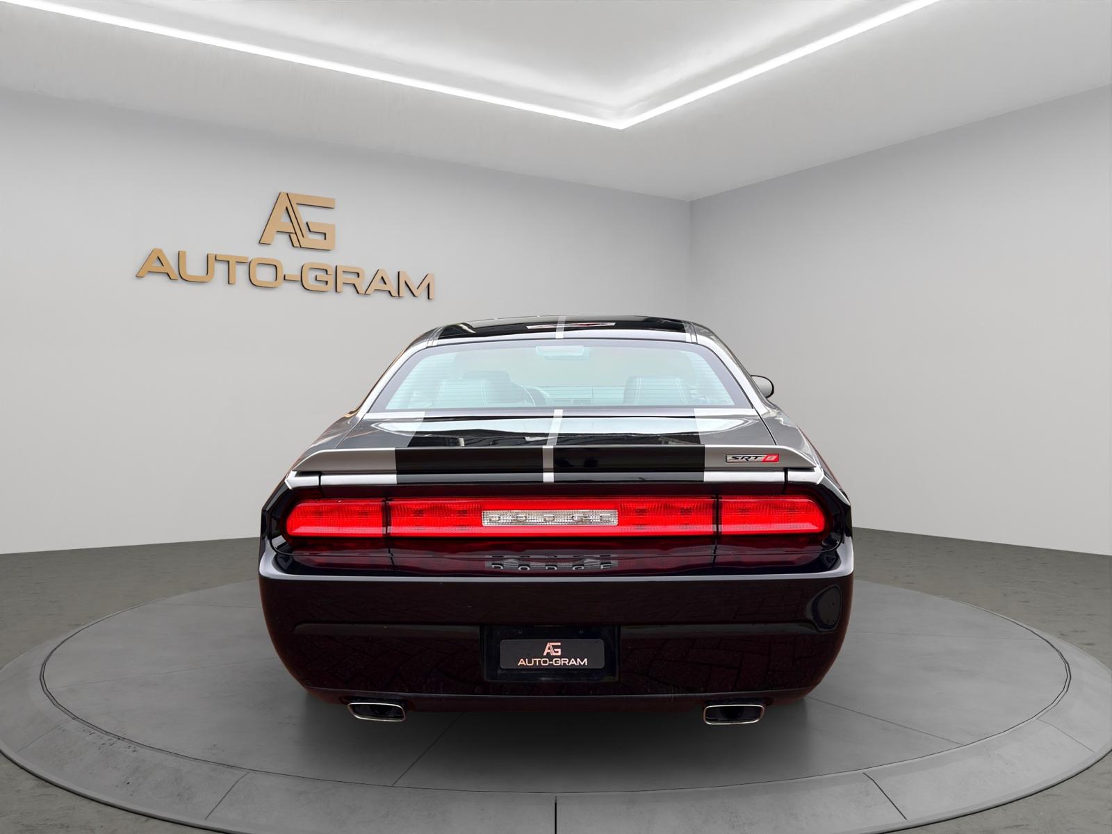 DODGE SRT8-image-3