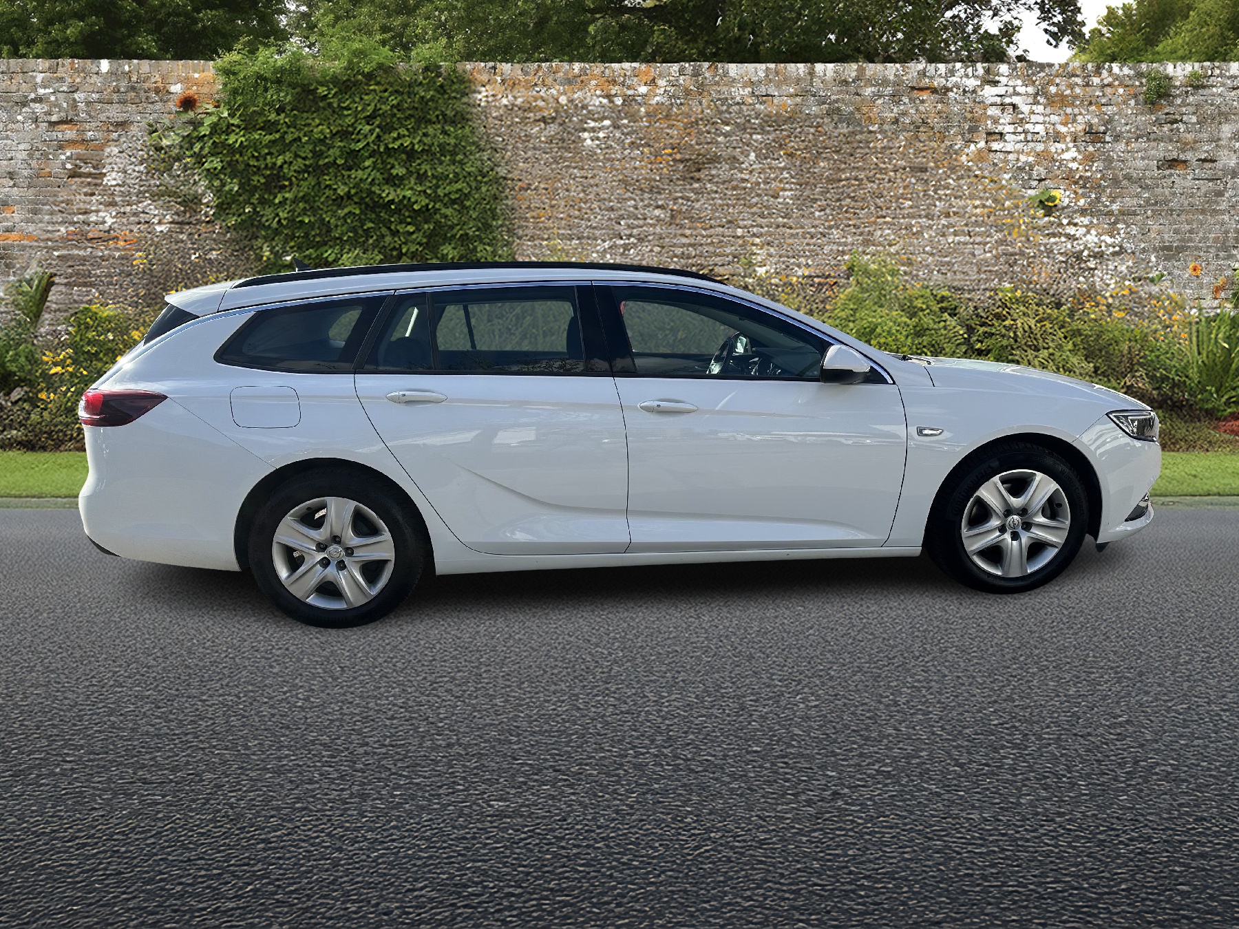 OPEL Insignia 1.6 CDTI Sports Tourer Edition Automatic-image-5