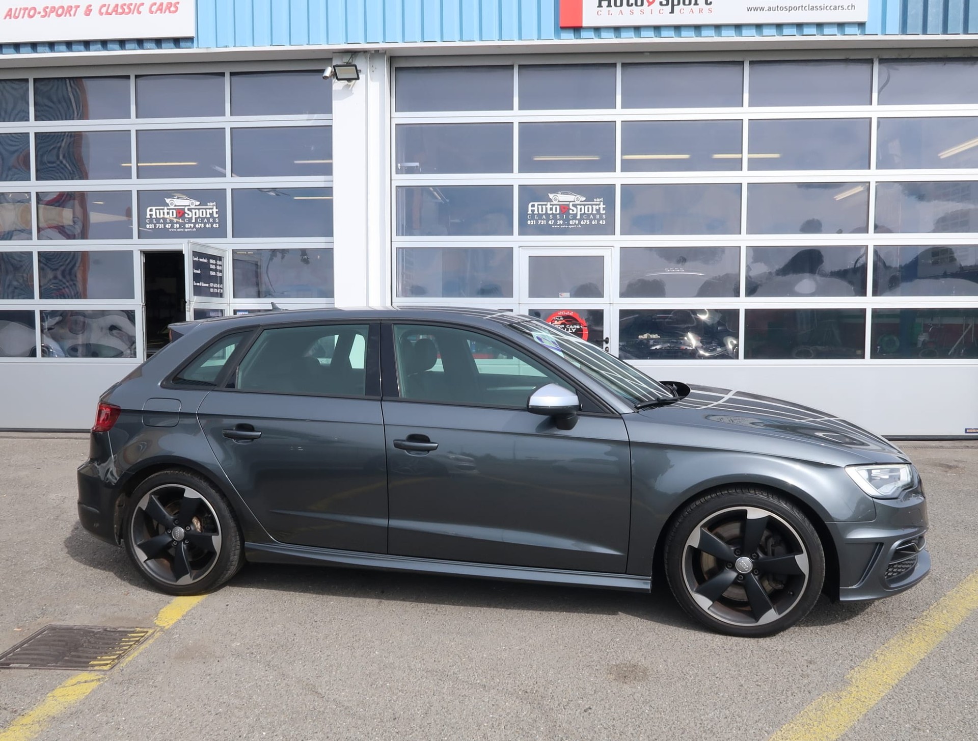 AUDI S3 Sportback 2.0 TFSI quattro S-Tronic-showroom-element-3