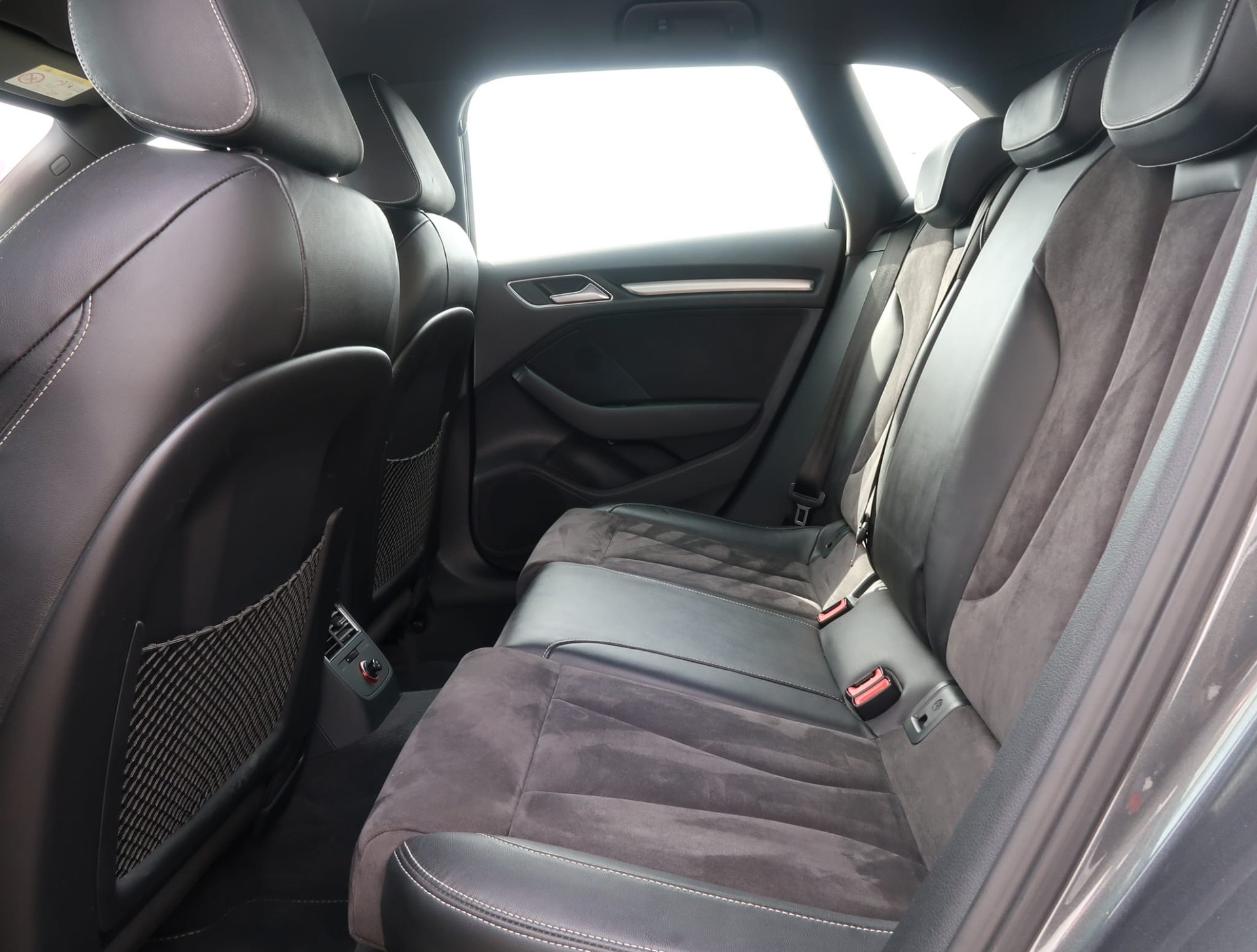 AUDI S3 Sportback 2.0 TFSI quattro S-Tronic-image-15