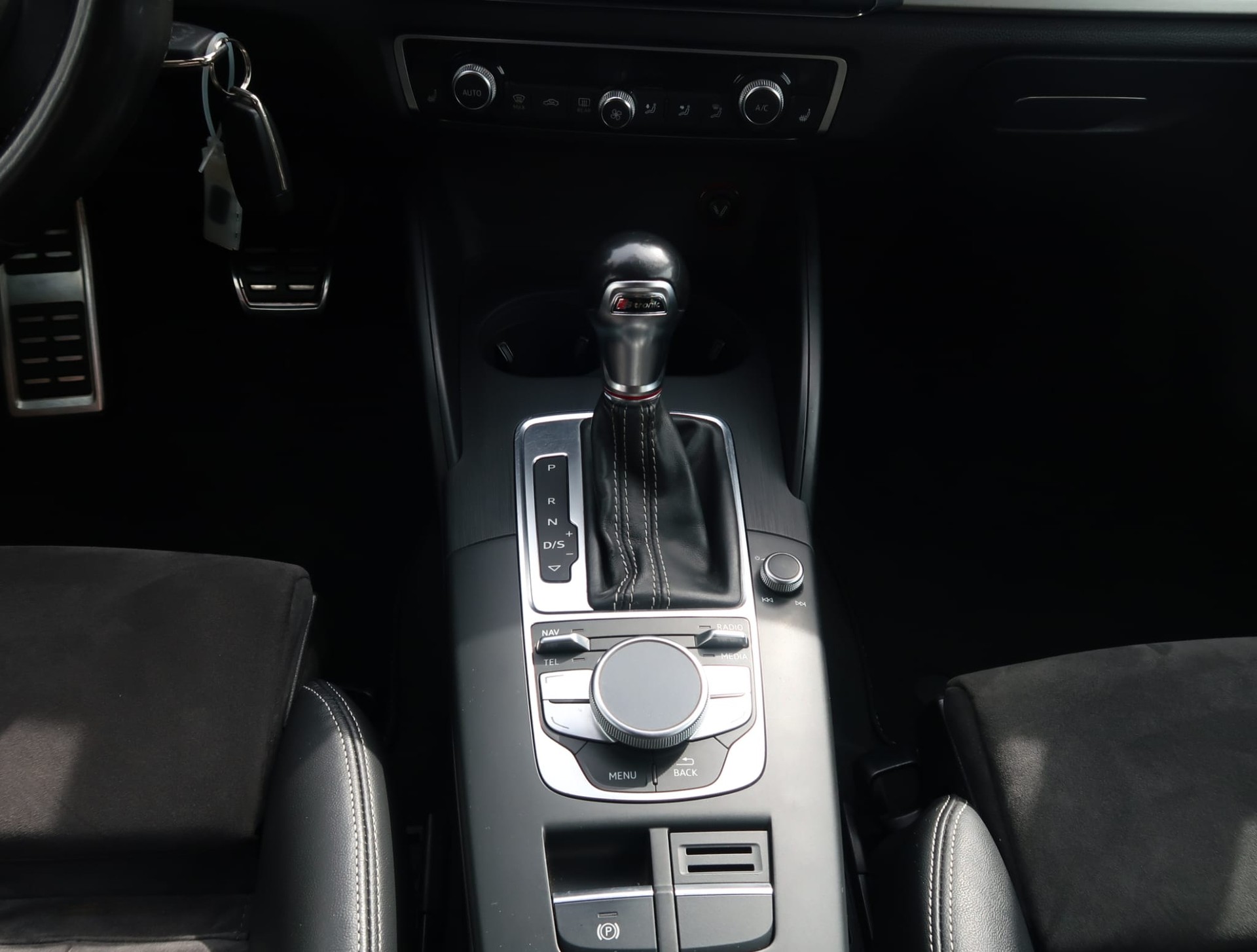 AUDI S3 Sportback 2.0 TFSI quattro S-Tronic-image-21