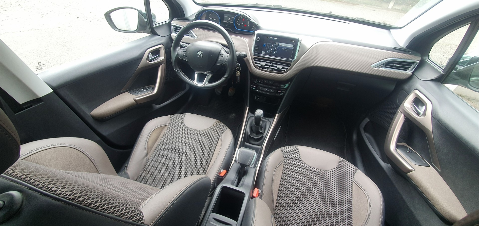 PEUGEOT 2008 1.2 PureTech Allure-image-11