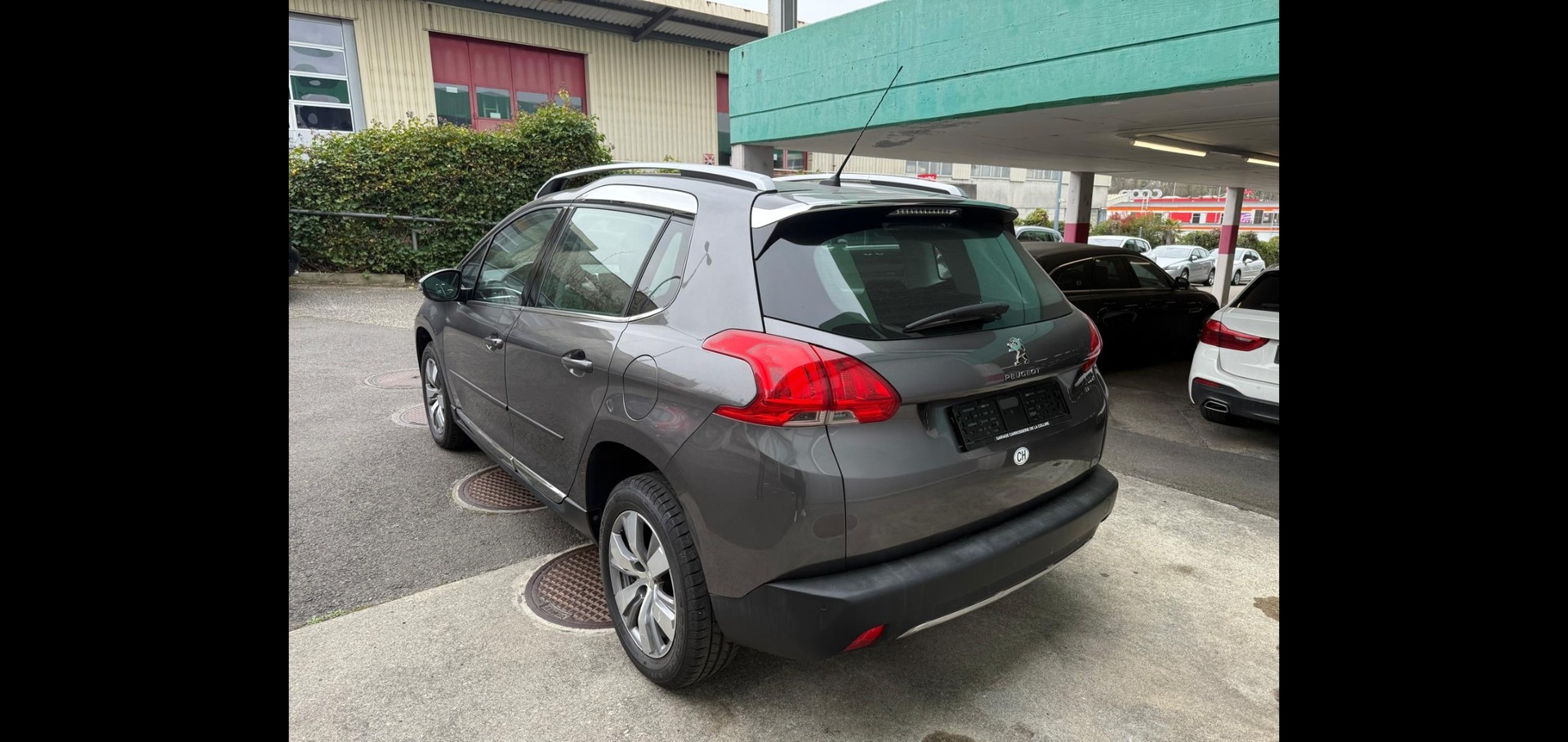 PEUGEOT 2008 1.2 PureTech Allure-image-6