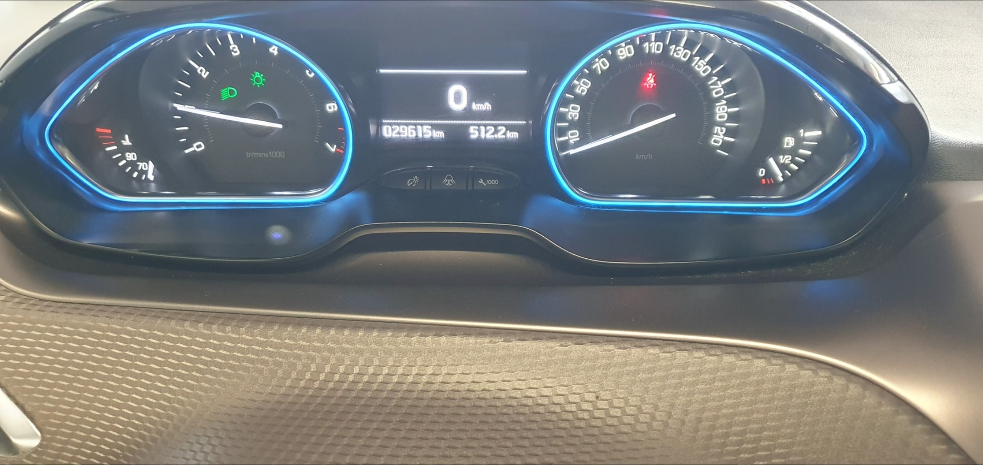 PEUGEOT 2008 1.2 PureTech Allure-image-15