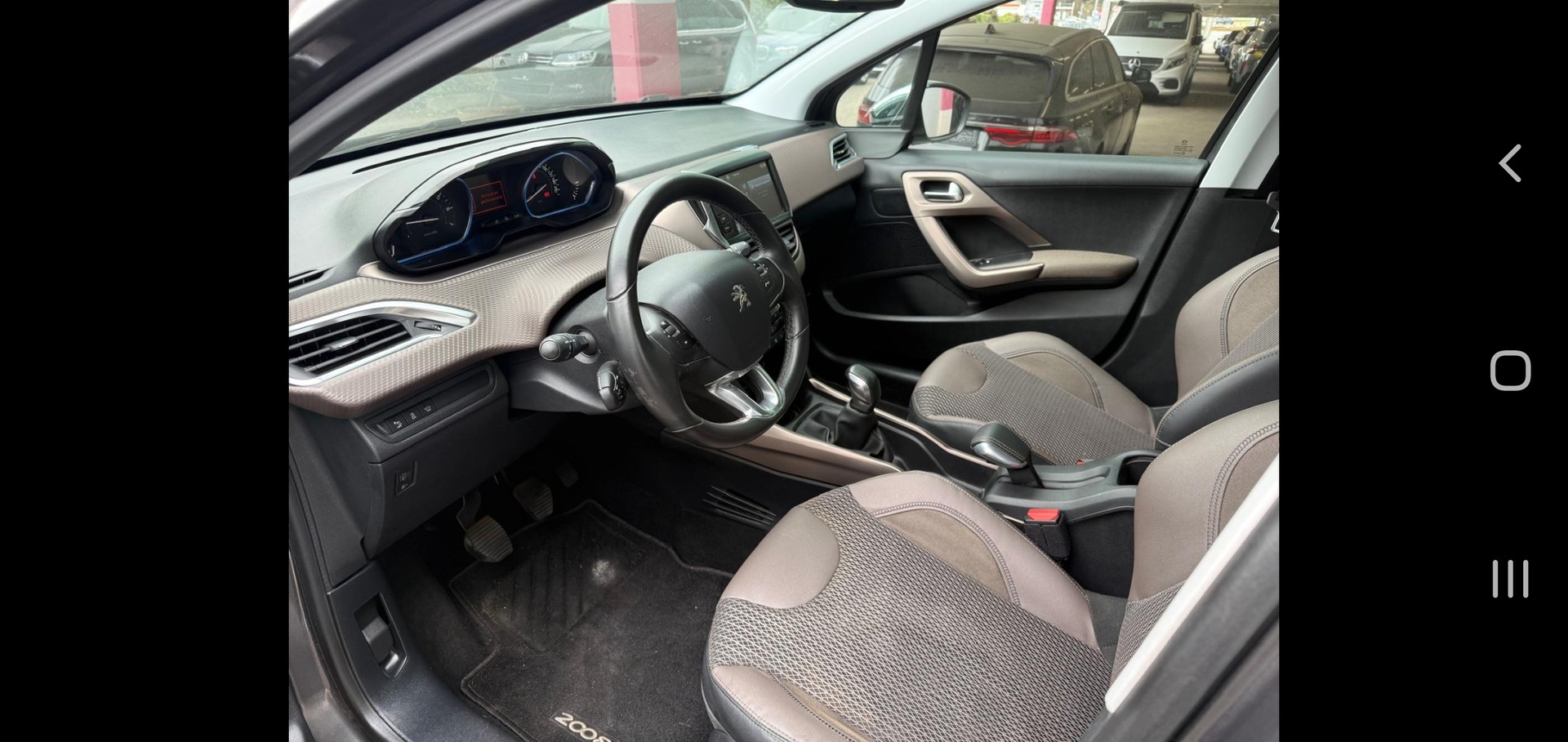 PEUGEOT 2008 1.2 PureTech Allure-image-13