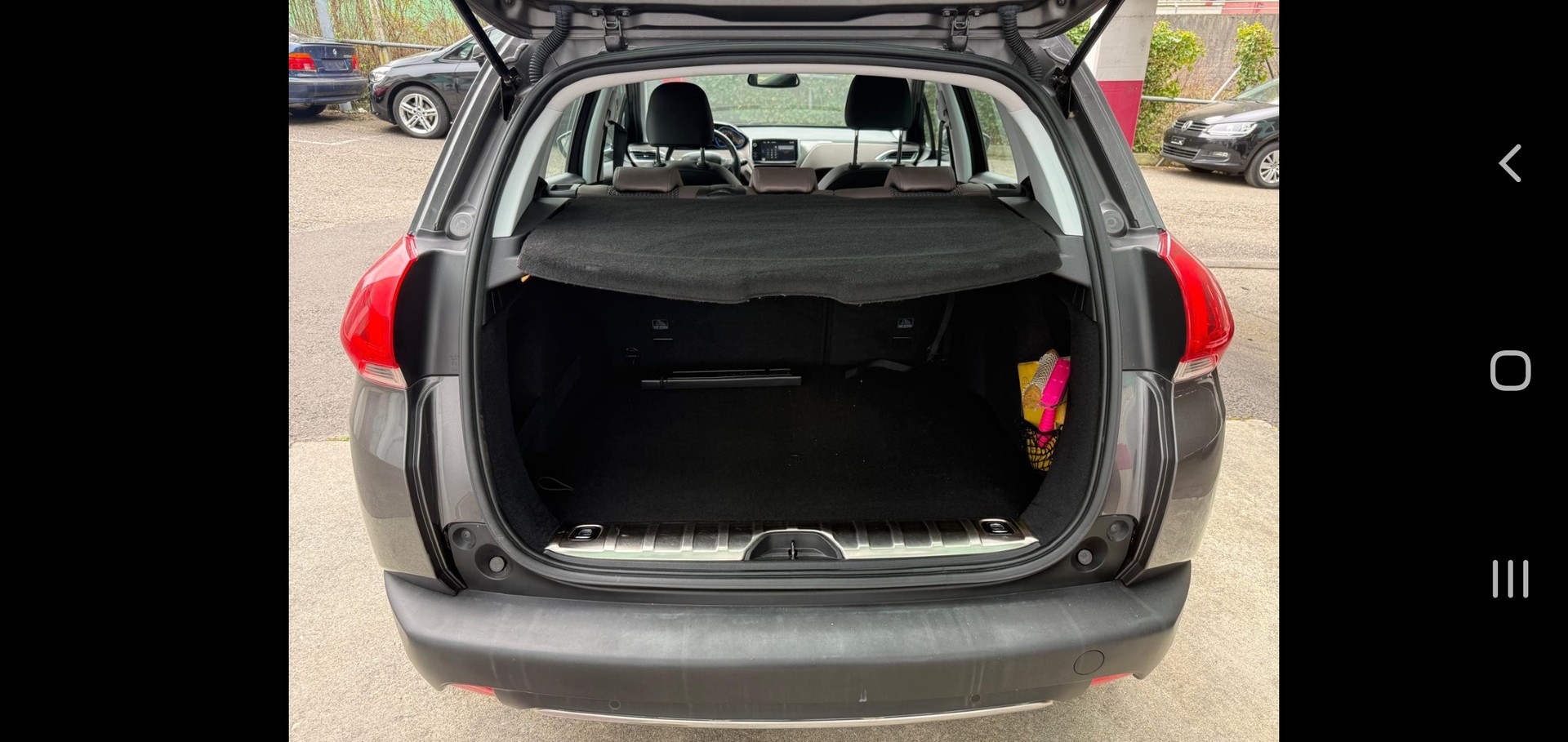 PEUGEOT 2008 1.2 PureTech Allure-image-4