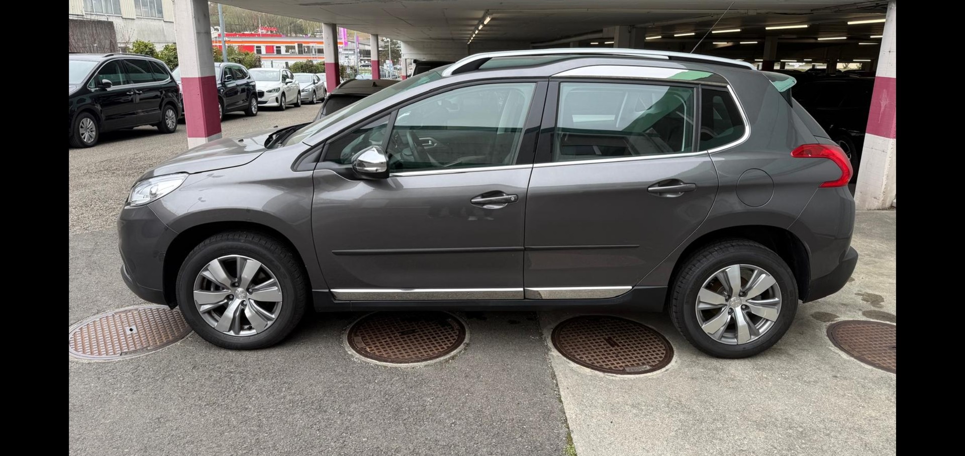 PEUGEOT 2008 1.2 PureTech Allure-image-5