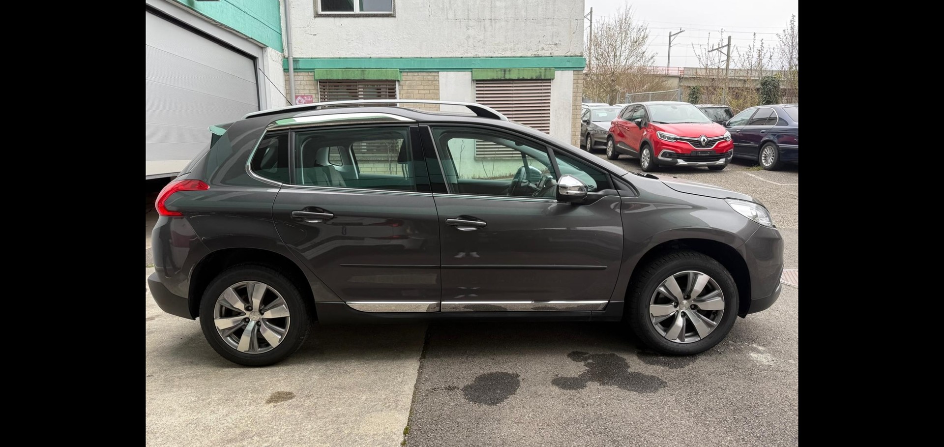 PEUGEOT 2008 1.2 PureTech Allure-image-3