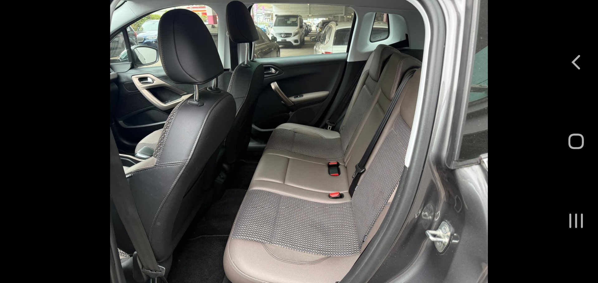 PEUGEOT 2008 1.2 PureTech Allure-image-12
