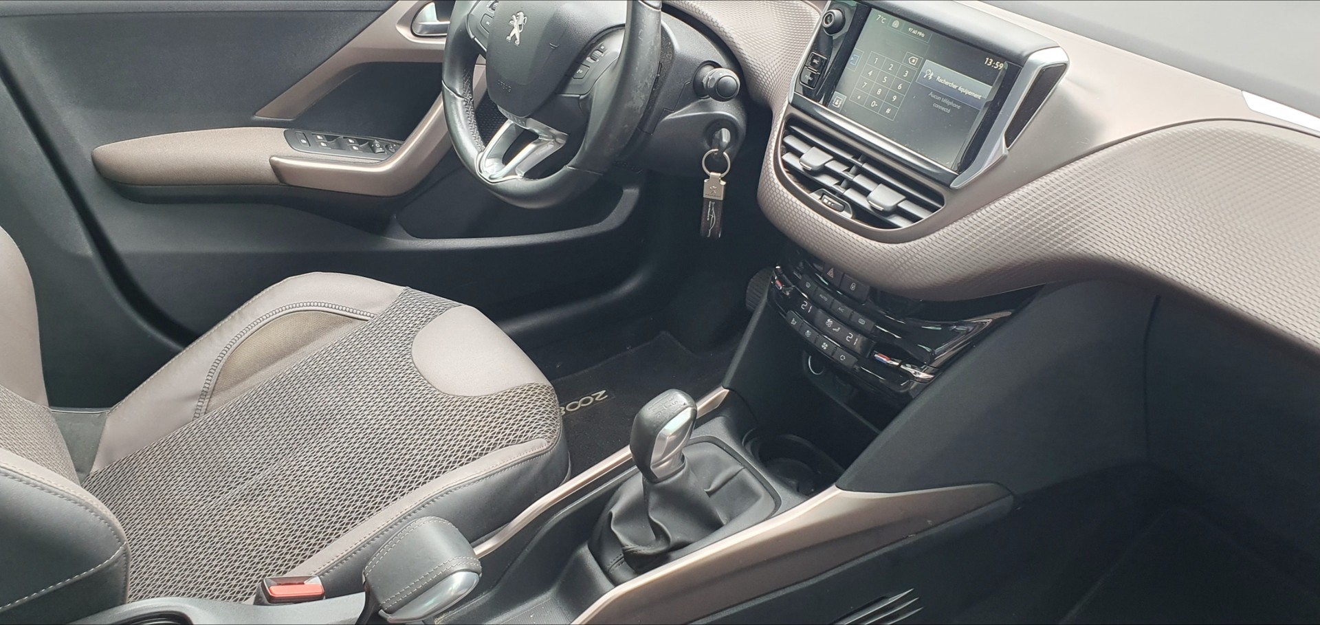 PEUGEOT 2008 1.2 PureTech Allure-image-10