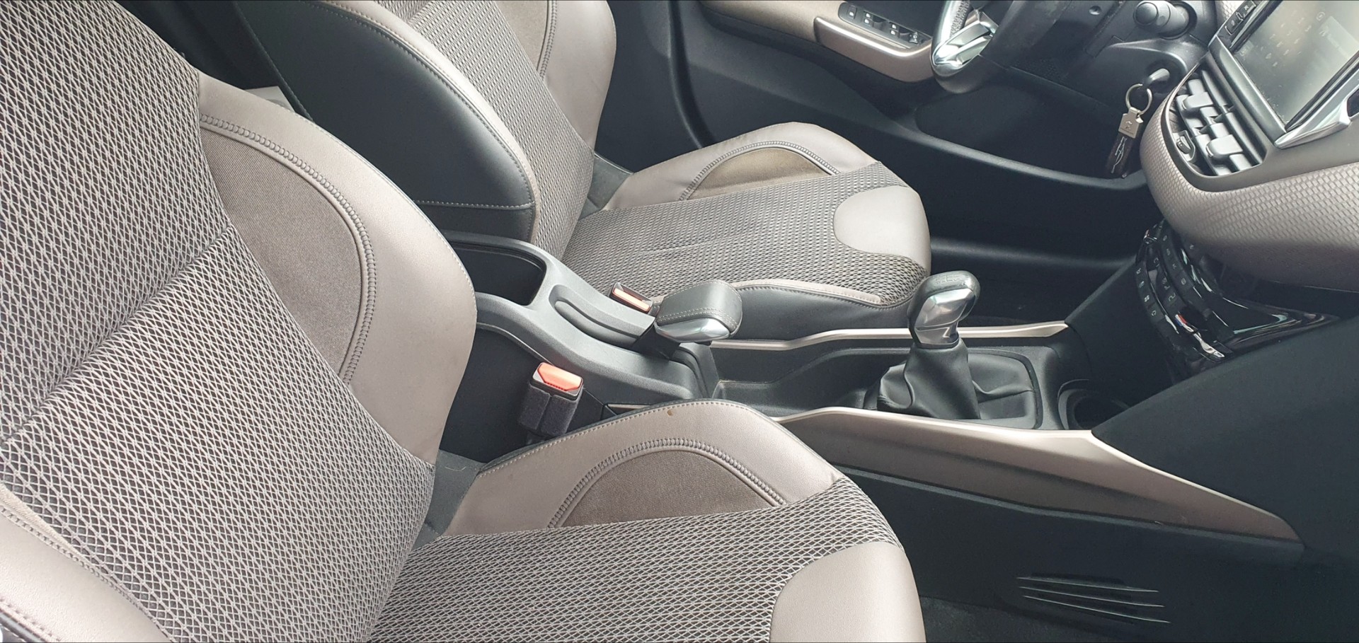 PEUGEOT 2008 1.2 PureTech Allure-image-9