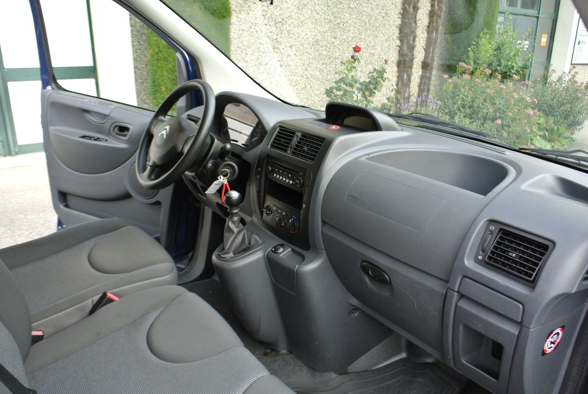CITROEN Jumpy 2.0 HDi L2H1 Attraction-image-16