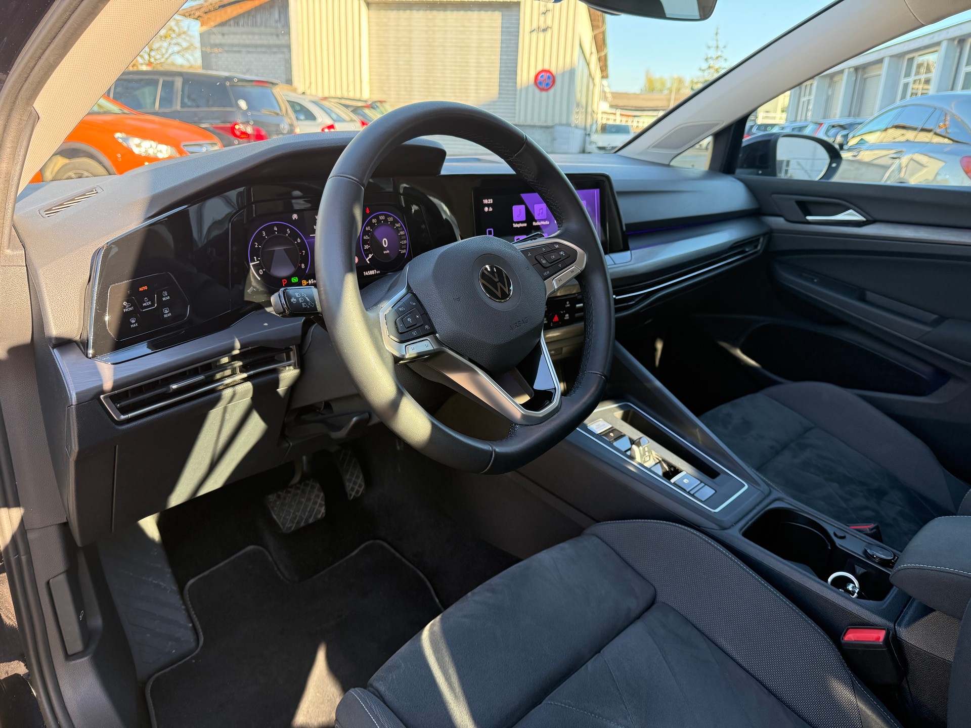 VW Golf 1.5 eTSI mHEV ACT First Edition DSG-image-5