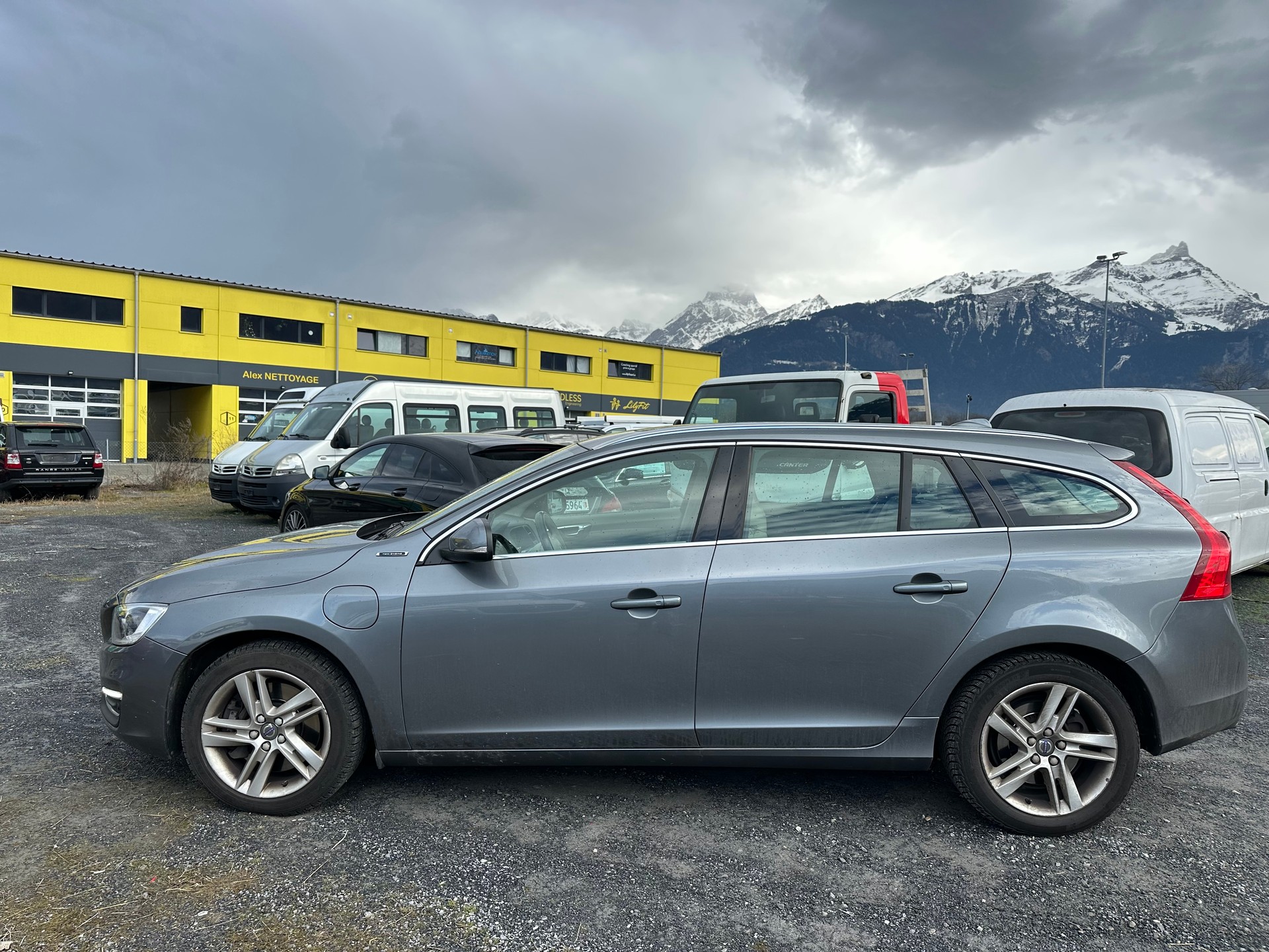 VOLVO V60 D6 AWD Plug-in Hybrid Momentum Geartronic-image-7